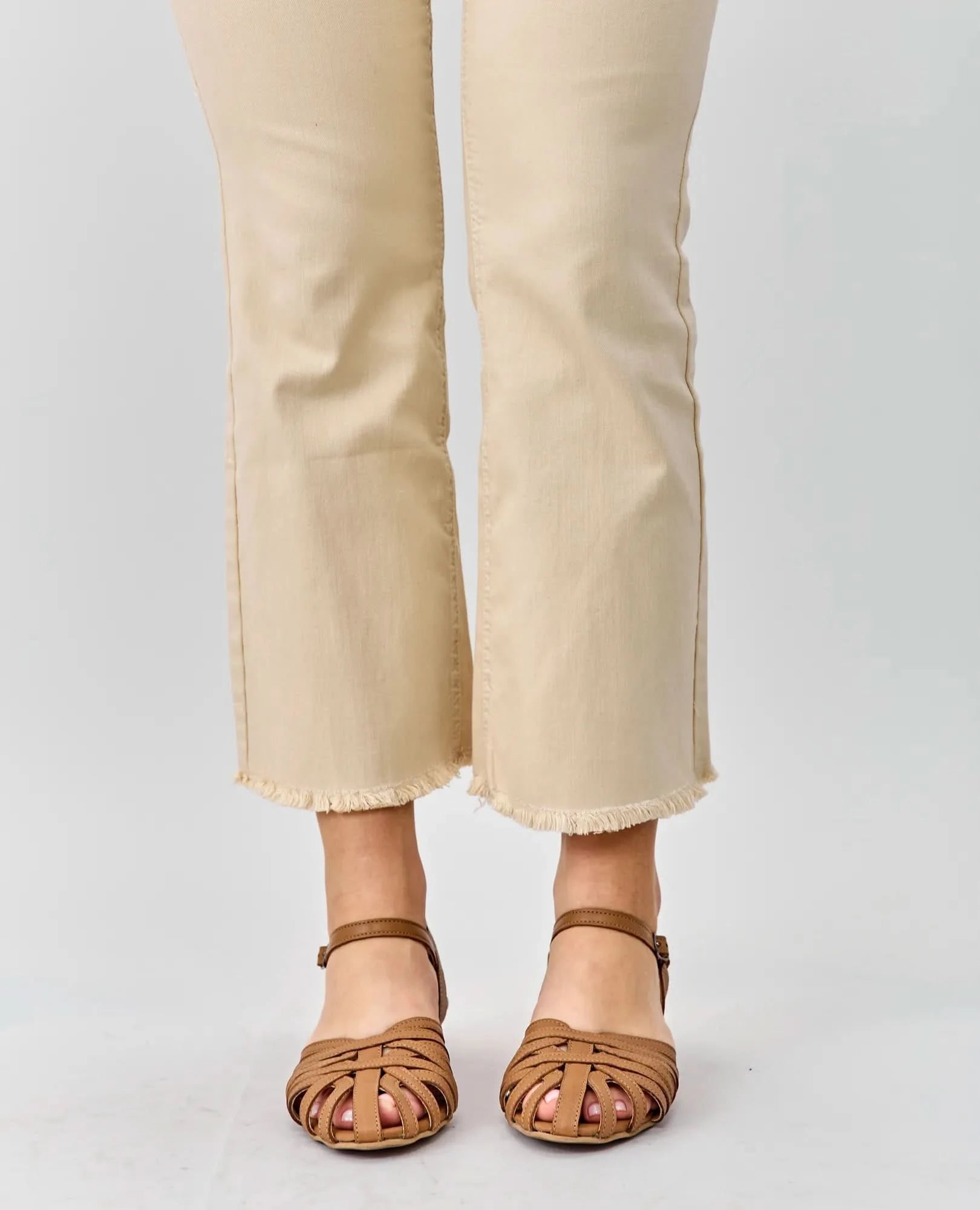 סנדלים סגורים - יארה - B Unique