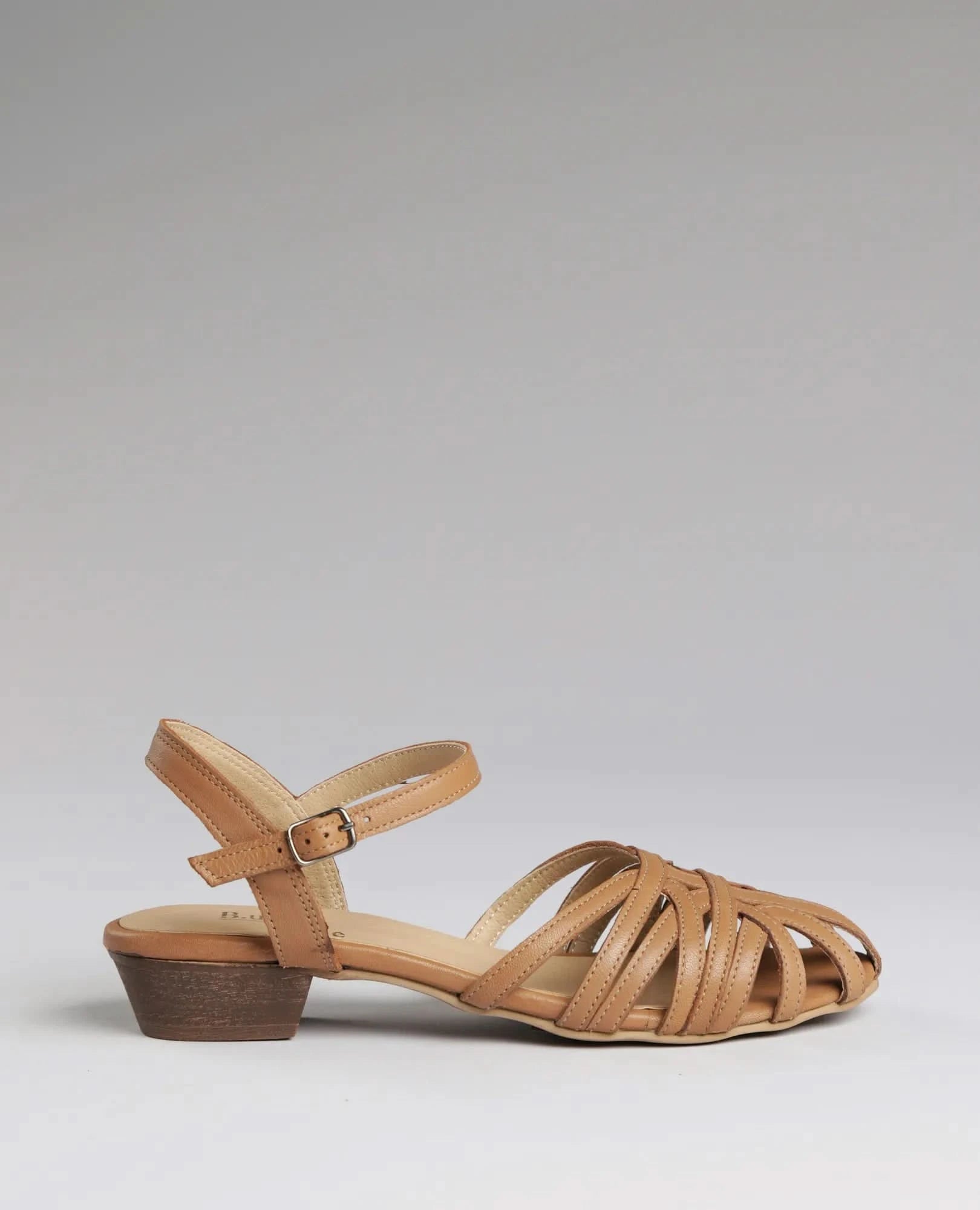 סנדלים סגורים - יארה - B Unique