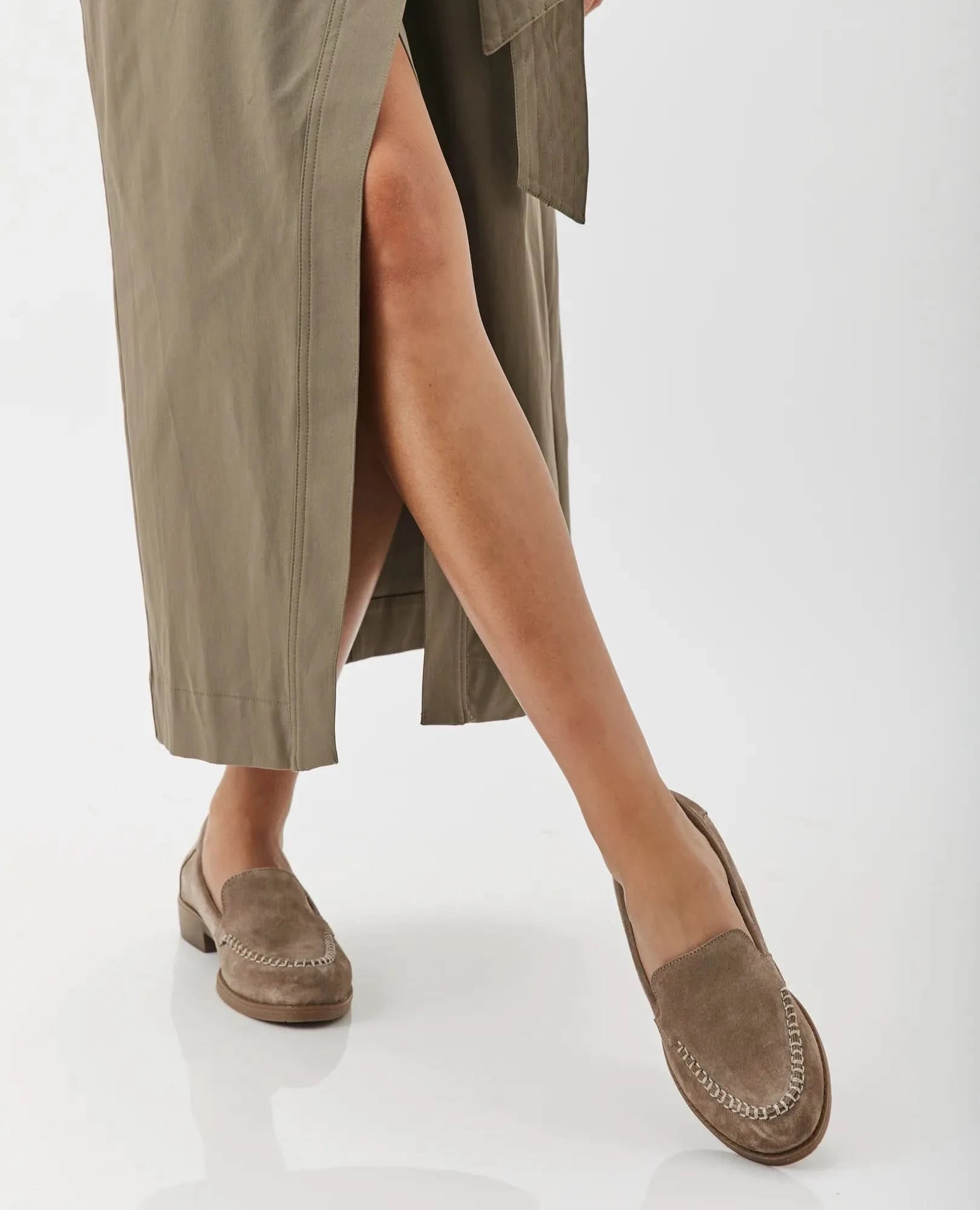 נעלי מוקסין קלאסיות לנשים מעור זמש איכותי דגם סנדרה | בי יוניק