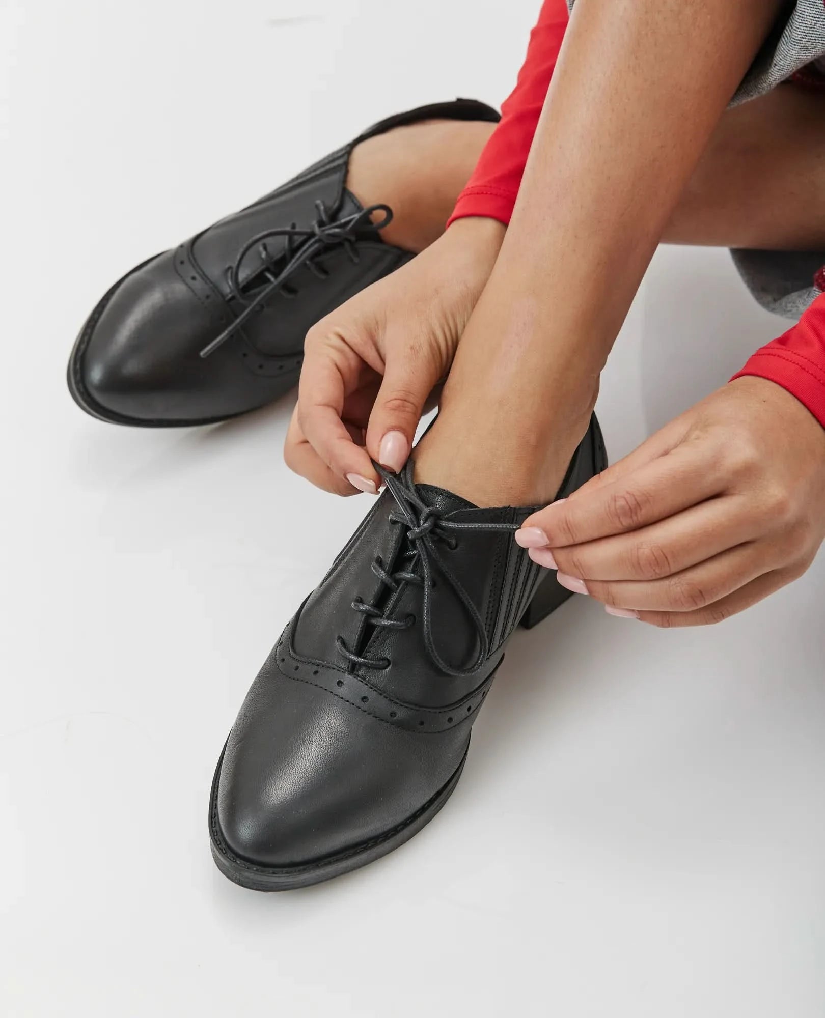 נעלי עור קלאסיות דגם רוית | נעלי נשים בחנויות ובאתר בי יוניק