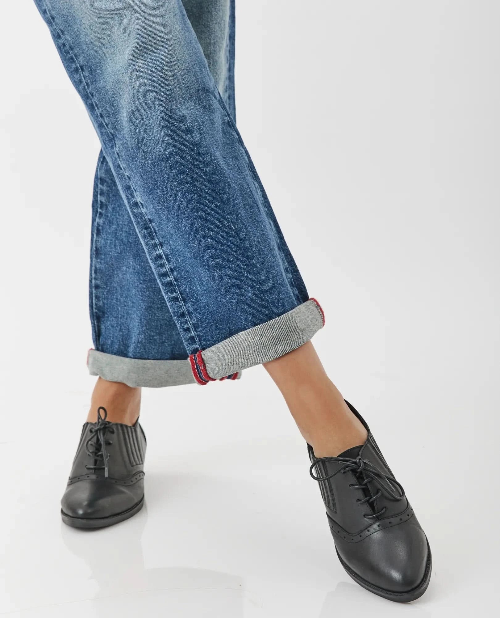 נעלי עור קלאסיות דגם רוית | נעלי נשים בחנויות ובאתר בי יוניק