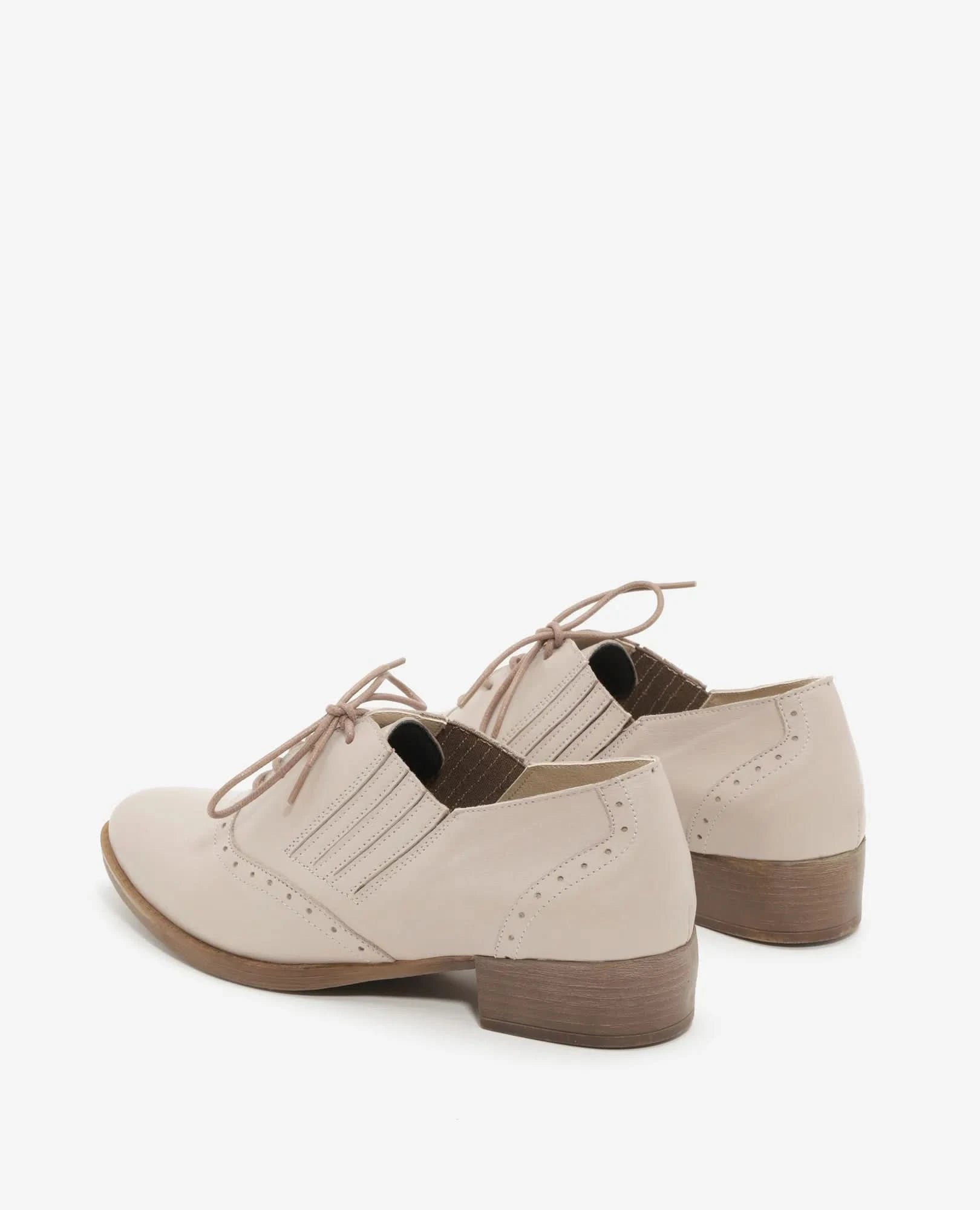 נעלי עור קלאסיות דגם רוית | נעלי נשים בחנויות ובאתר בי יוניק