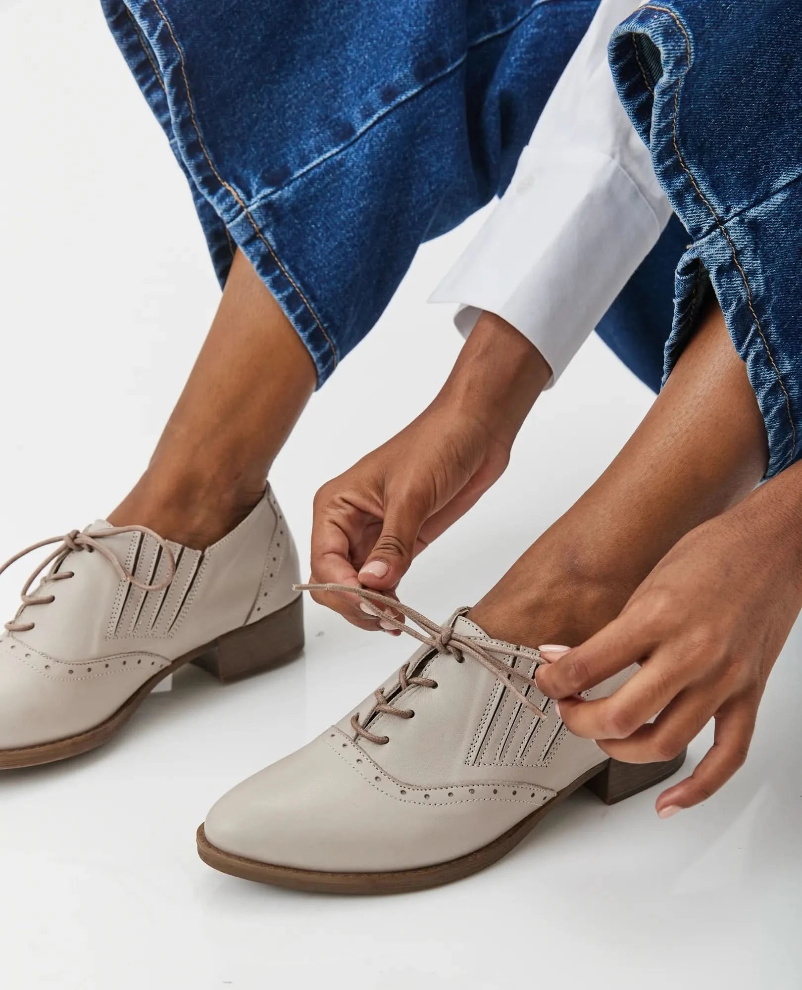 נעלי עור קלאסיות דגם רוית | נעלי נשים בחנויות ובאתר בי יוניק