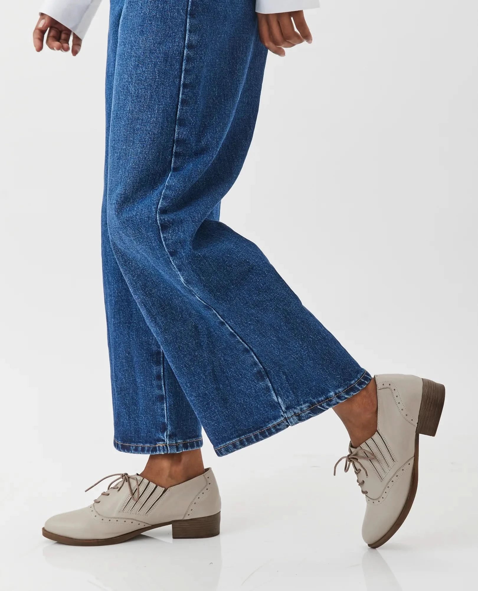 נעלי עור קלאסיות דגם רוית | נעלי נשים בחנויות ובאתר בי יוניק