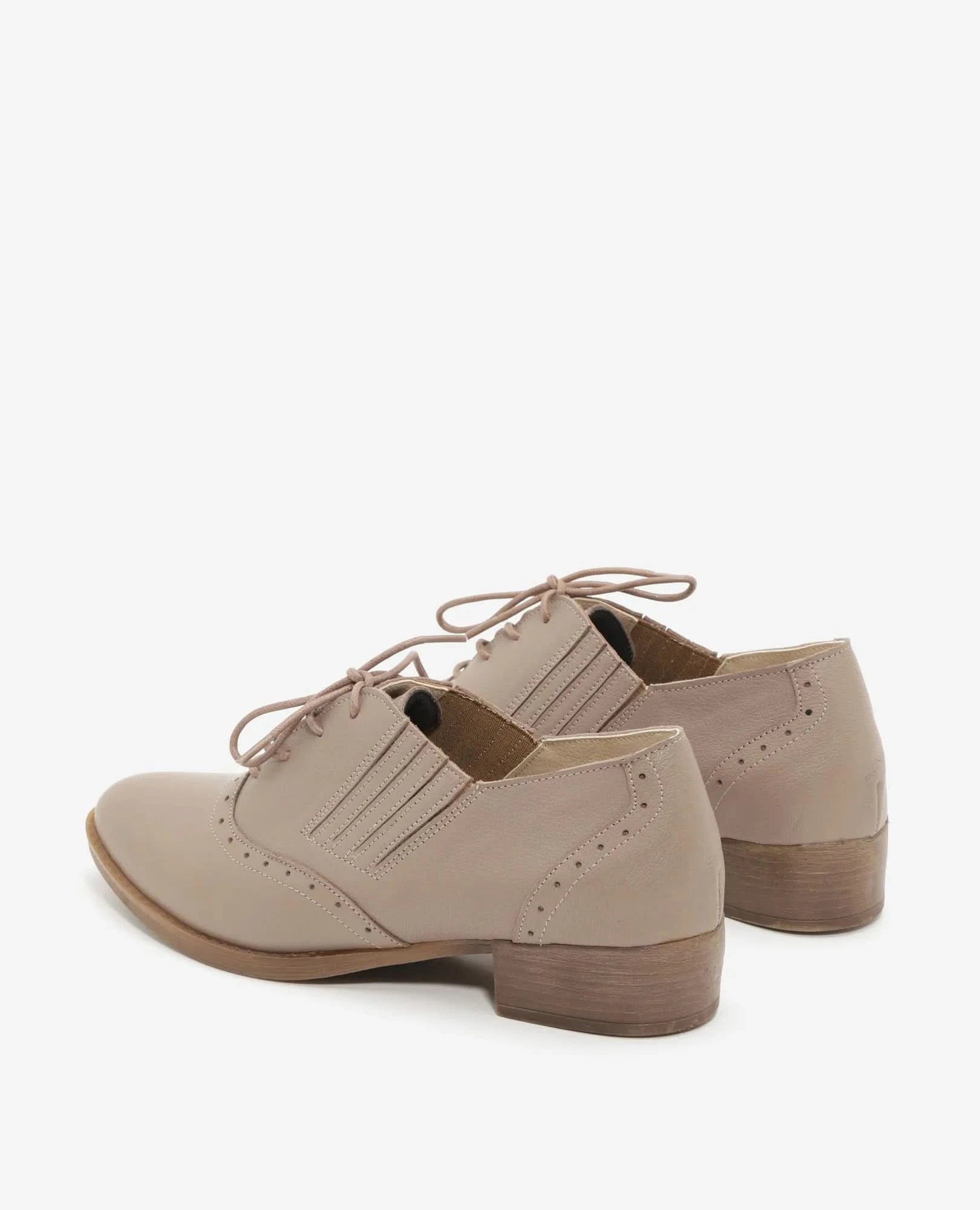 נעלי עור קלאסיות דגם רוית | נעלי נשים בחנויות ובאתר בי יוניק