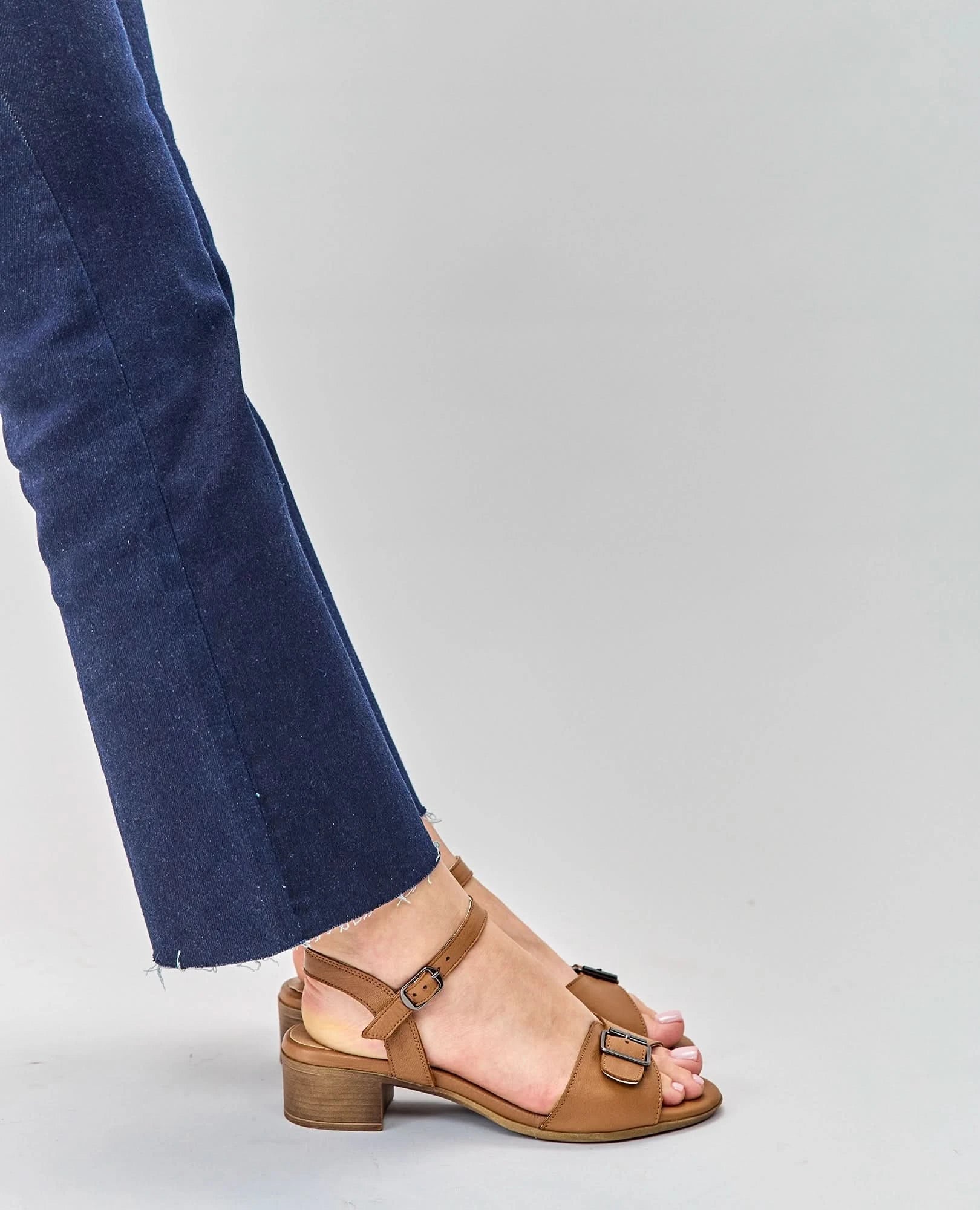 סנדלים קלאסיים - ג'וליאן - B Unique