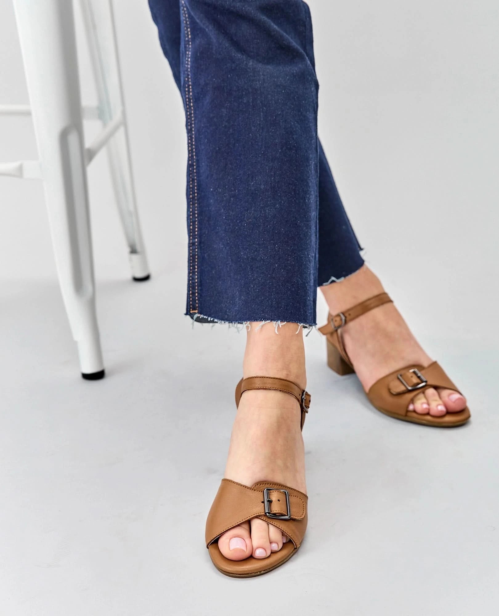 סנדלים קלאסיים - ג'וליאן - B Unique