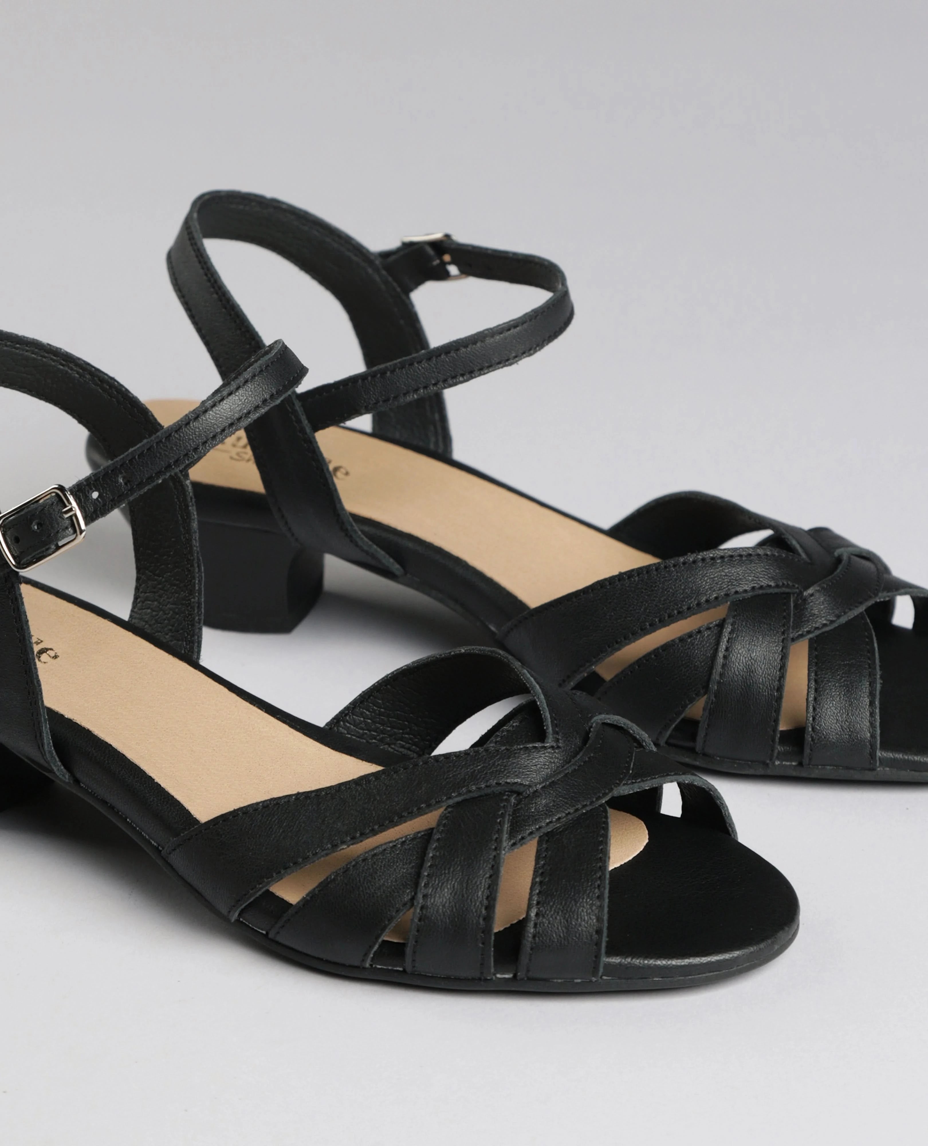 סנדלי רצועות - ברברה - B Unique