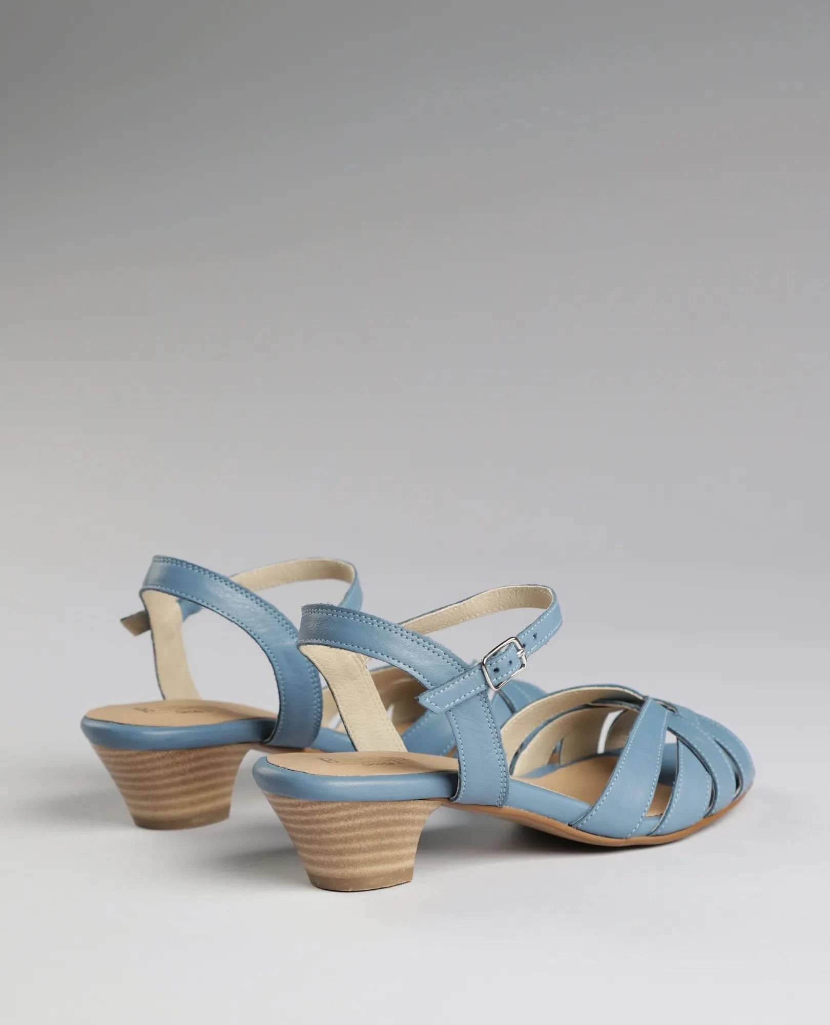 סנדלי רצועות - ברברה - B Unique