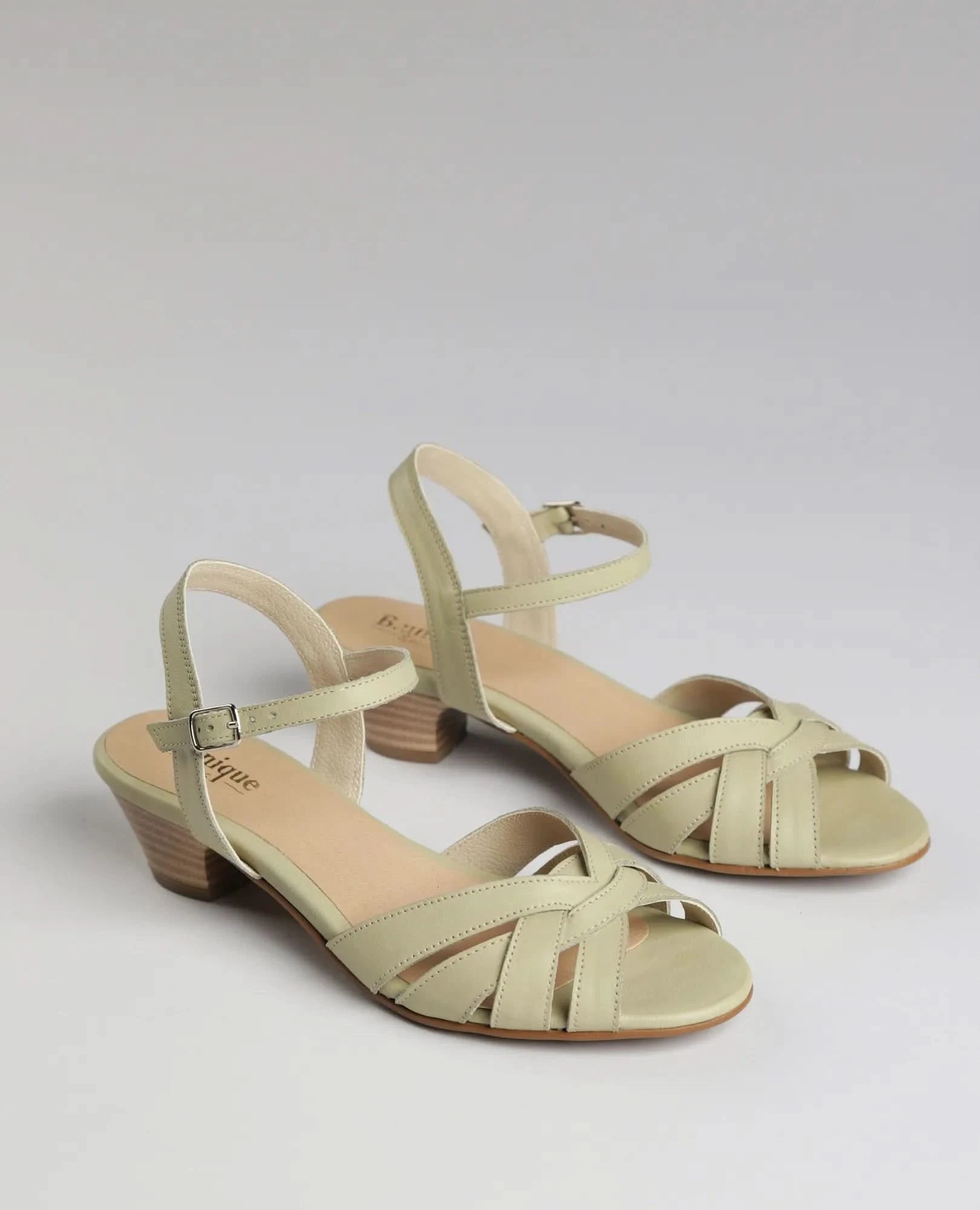 סנדלי רצועות - ברברה - B Unique