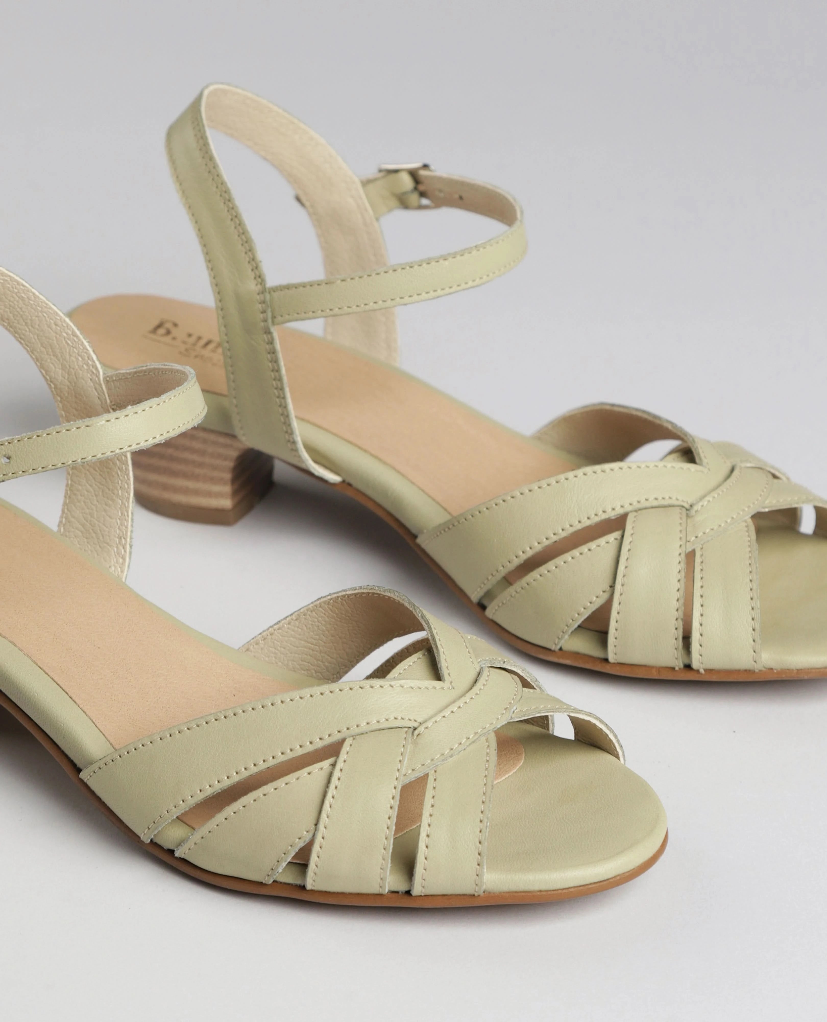 סנדלי רצועות - ברברה - B Unique