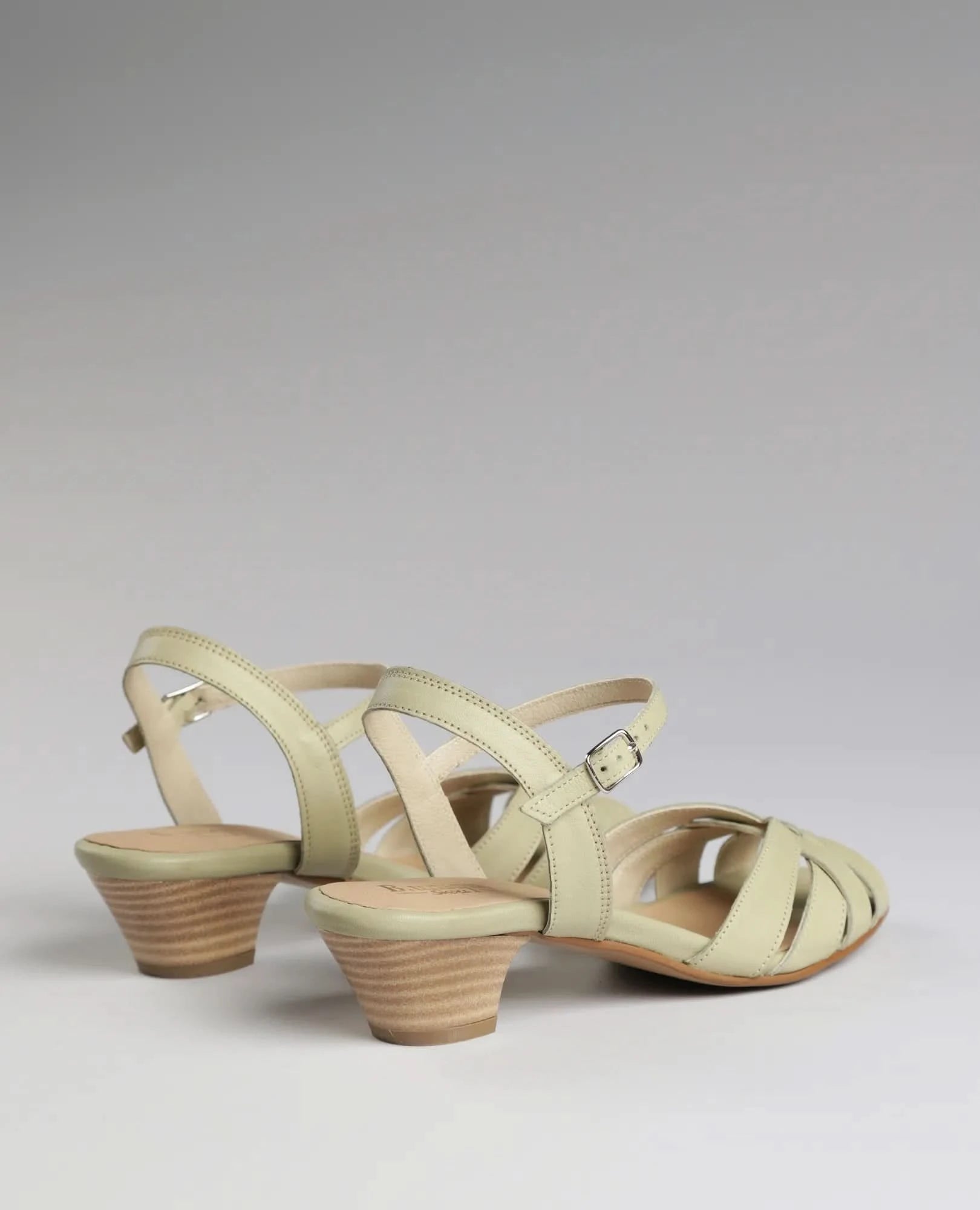 סנדלי רצועות - ברברה - B Unique