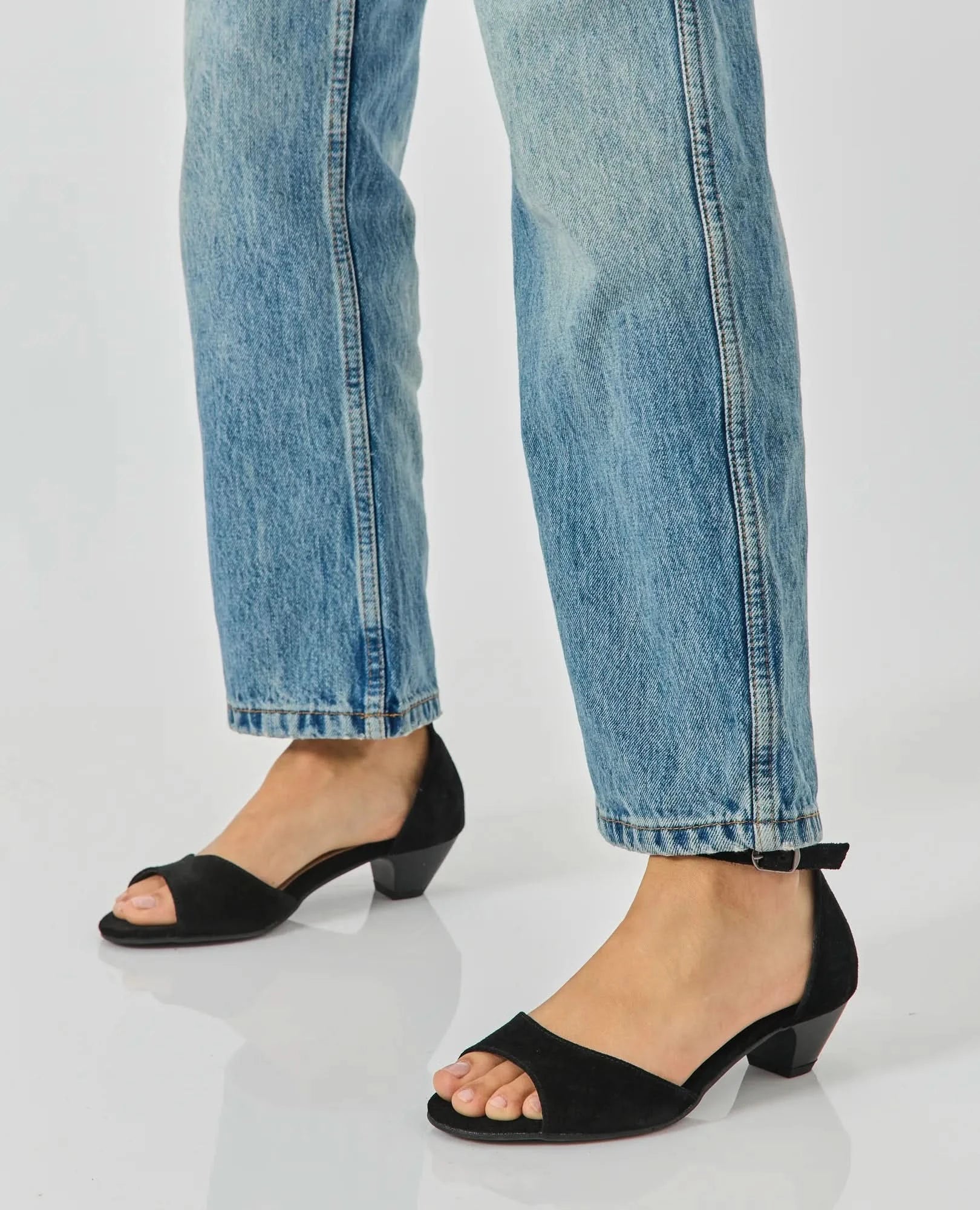 סנדלי עקב נמוך - ברוניקה - B Unique - סנדלים