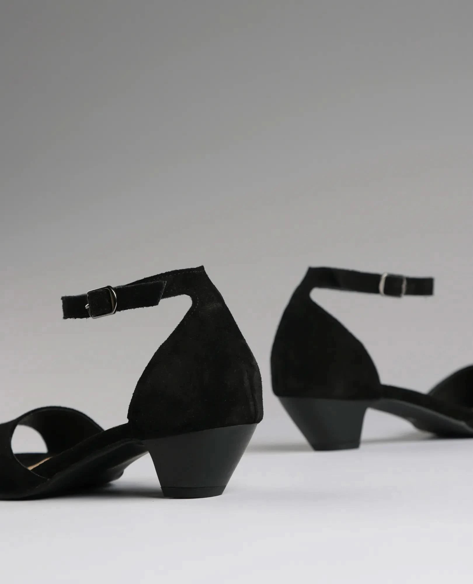 סנדלי עקב נמוך - ברוניקה - B Unique