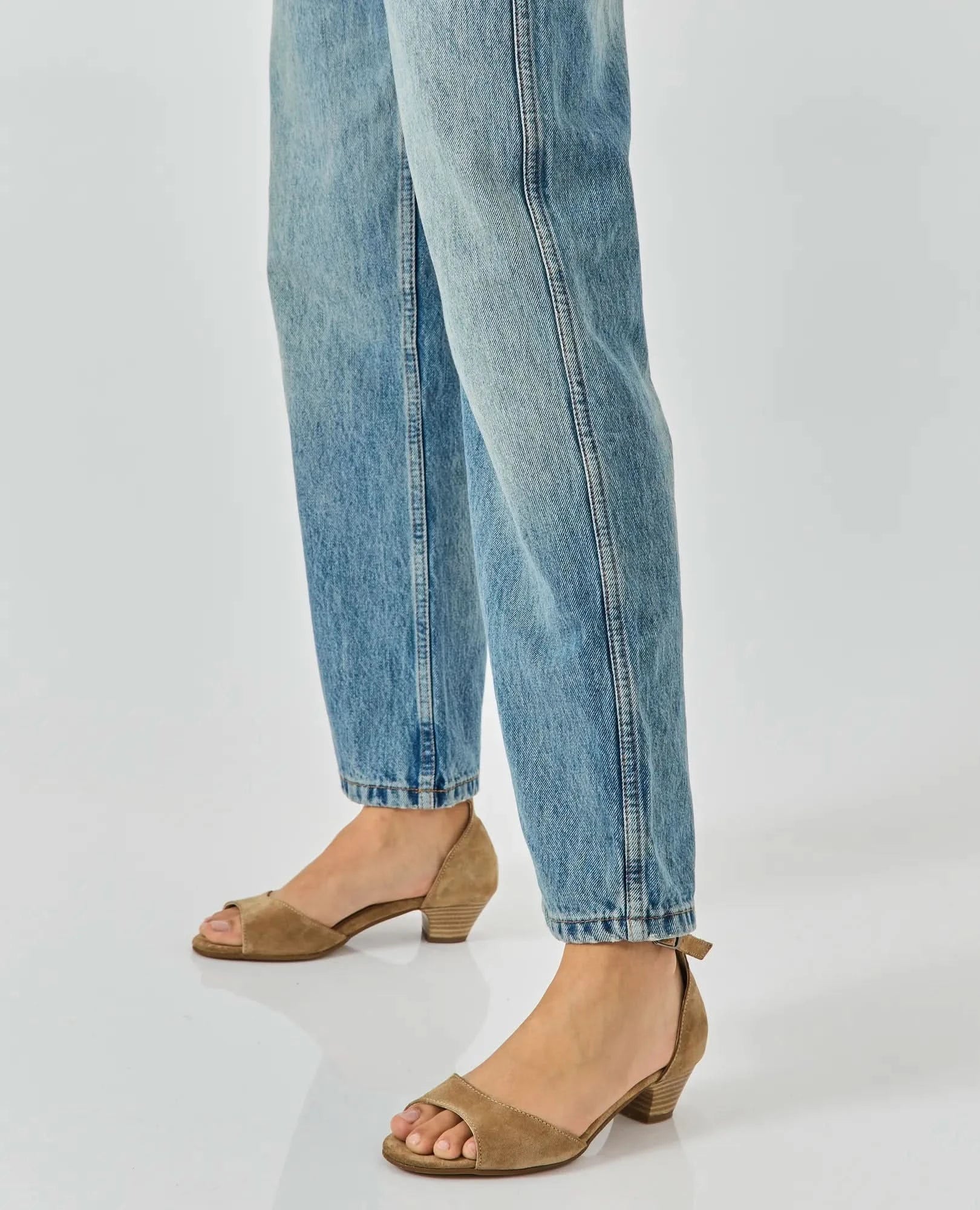 סנדלי עקב נמוך - ברוניקה - B Unique - סנדלים