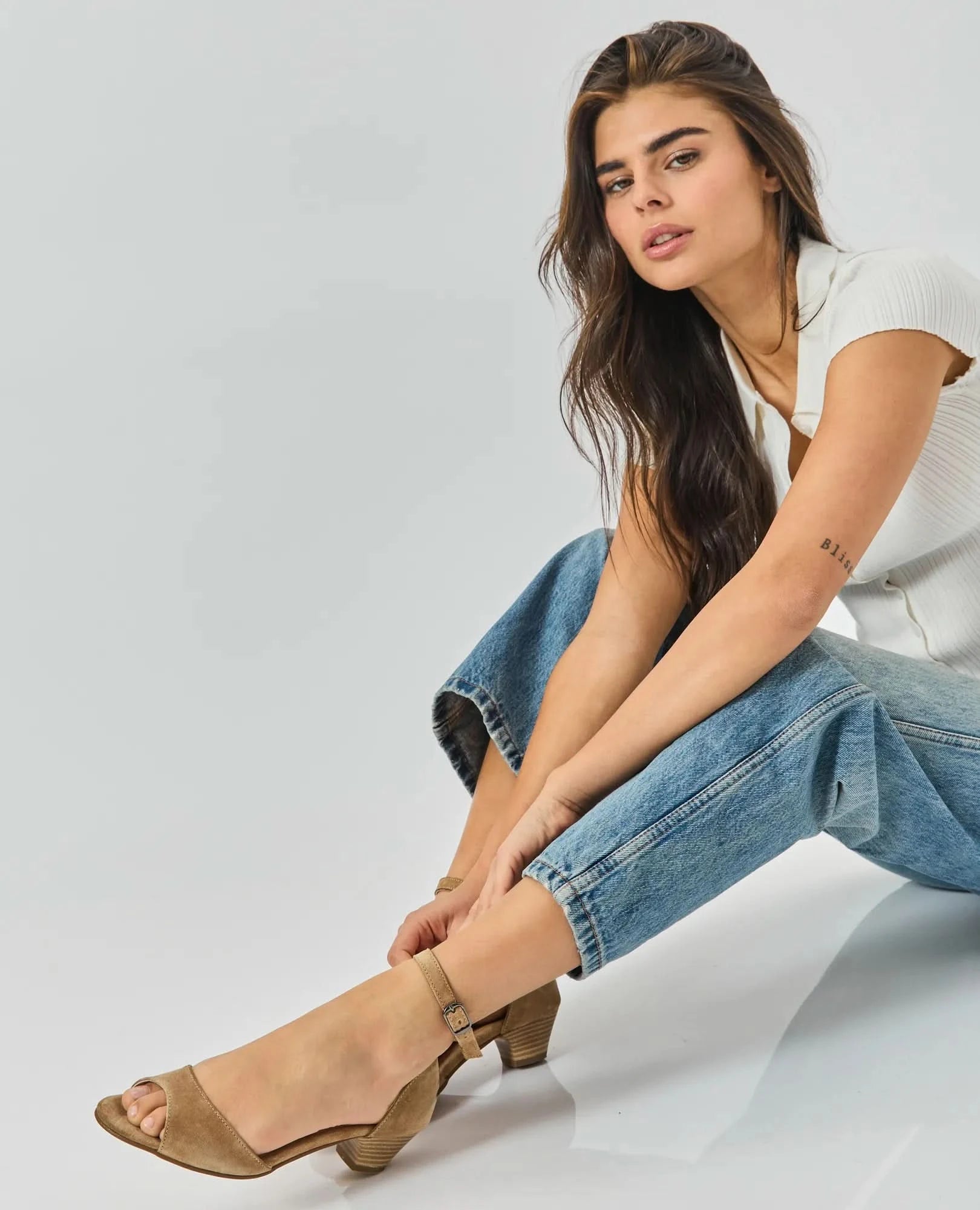 סנדלי עקב נמוך - ברוניקה - B Unique - סנדלים