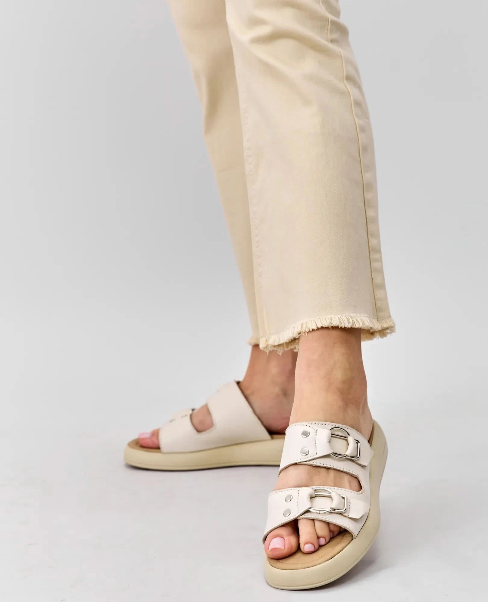 כפכפי רצועות - שרליז - B Unique