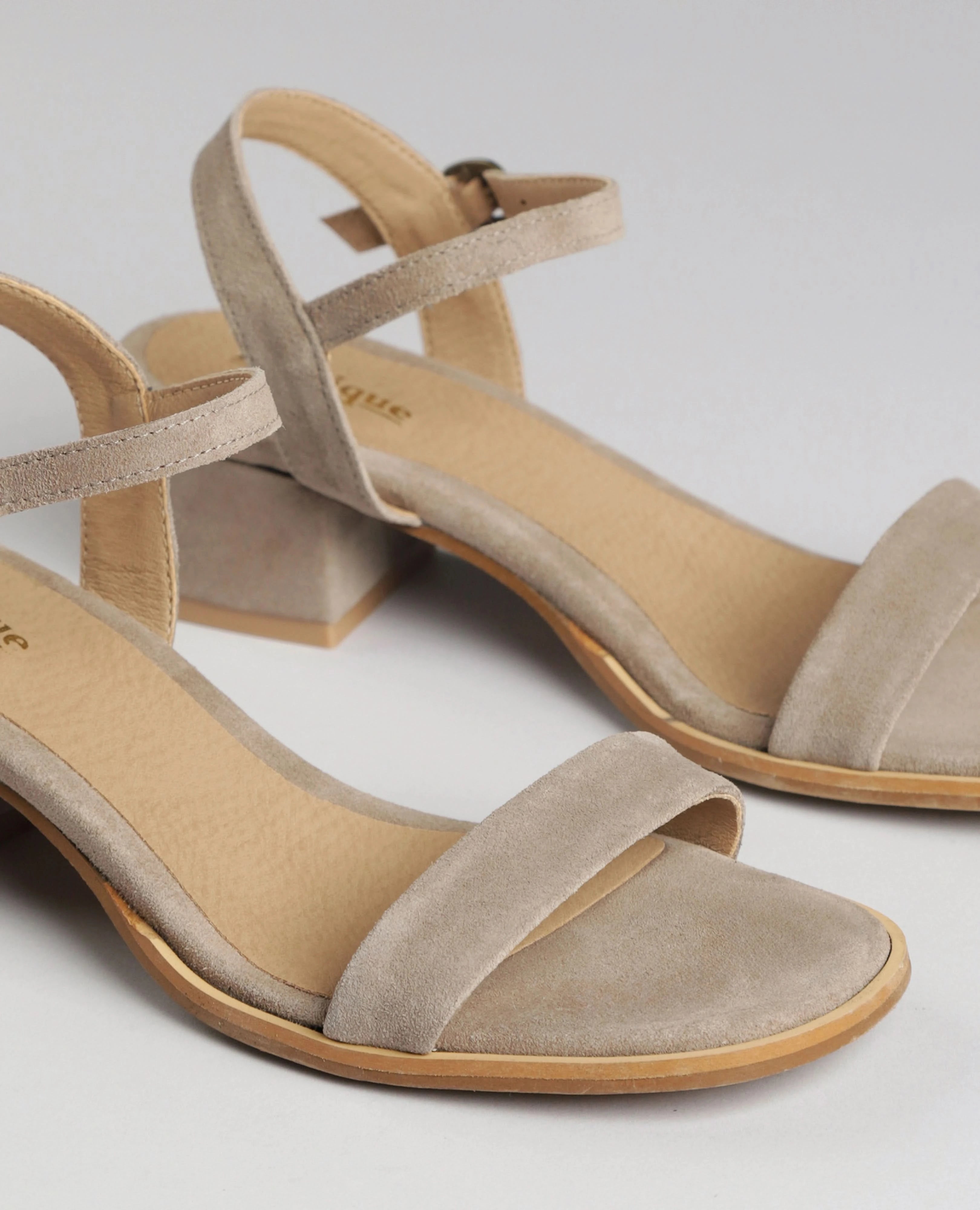 סנדלי עקב - רות - B Unique