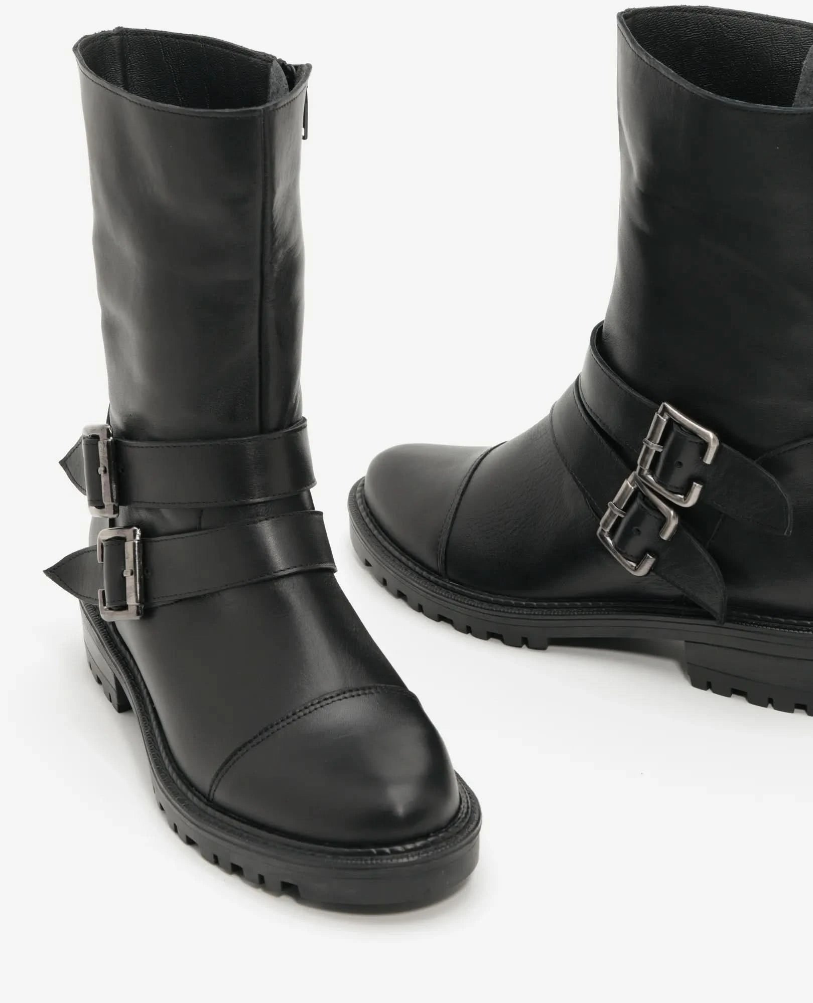 מגפוני עור עם סוליית טרקטור דגם ויויאן | מגפונים לנשים | בי יוניק