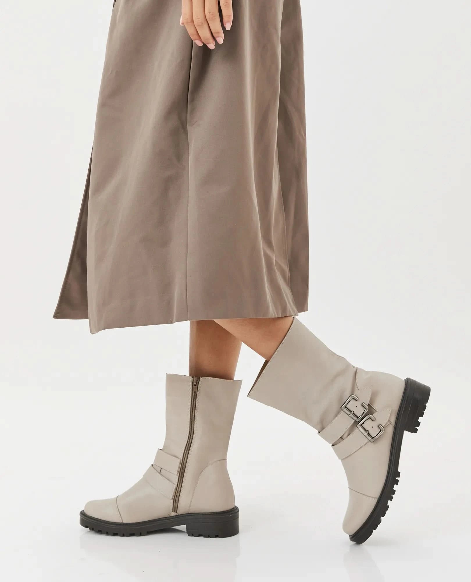 מגפוני עור עם סוליית טרקטור דגם ויויאן | מגפונים לנשים | בי יוניק