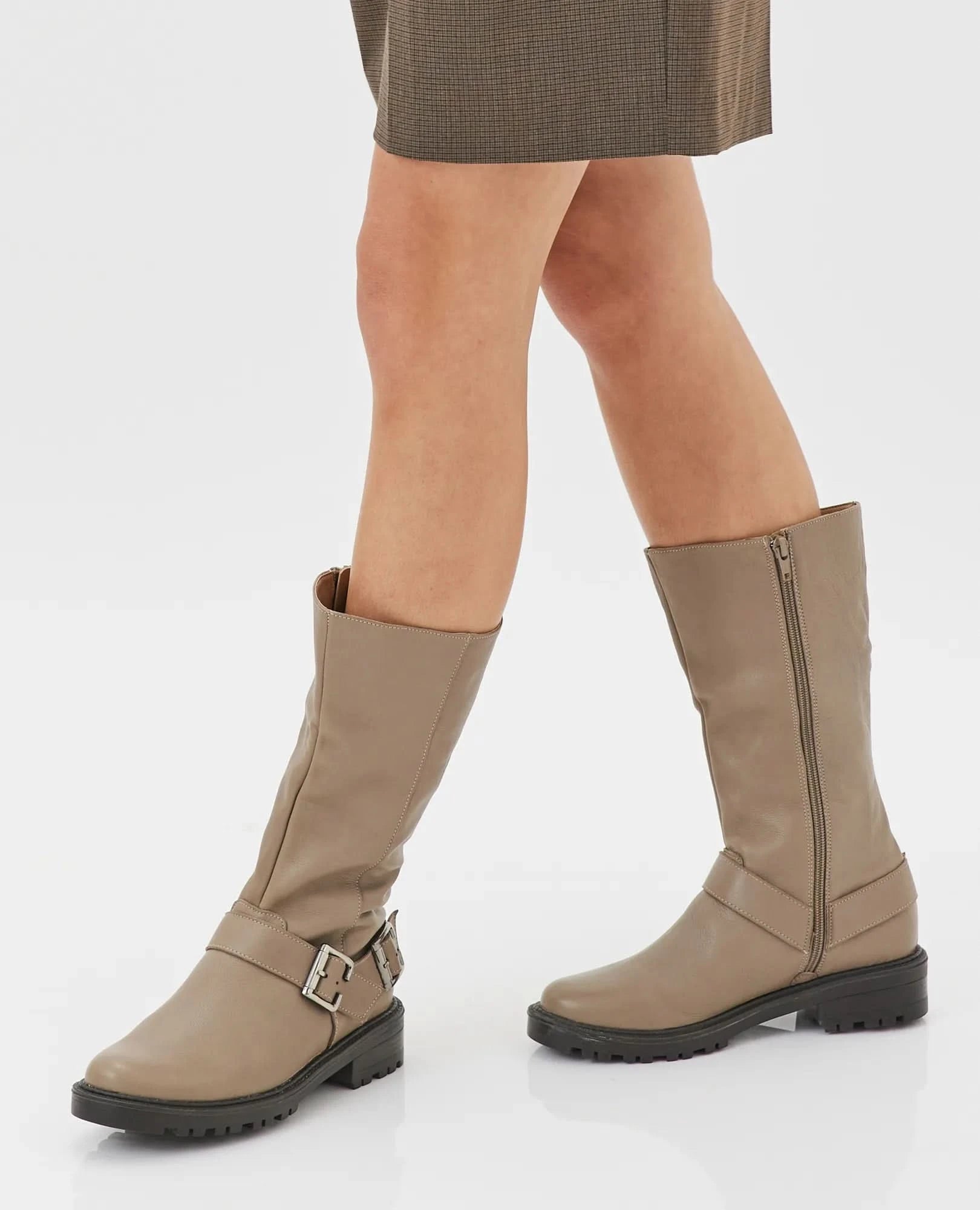 מגפי עור עם רצועות ואבזמים דגם ג'ון | מגפיים מעור לנשים בי יוניק