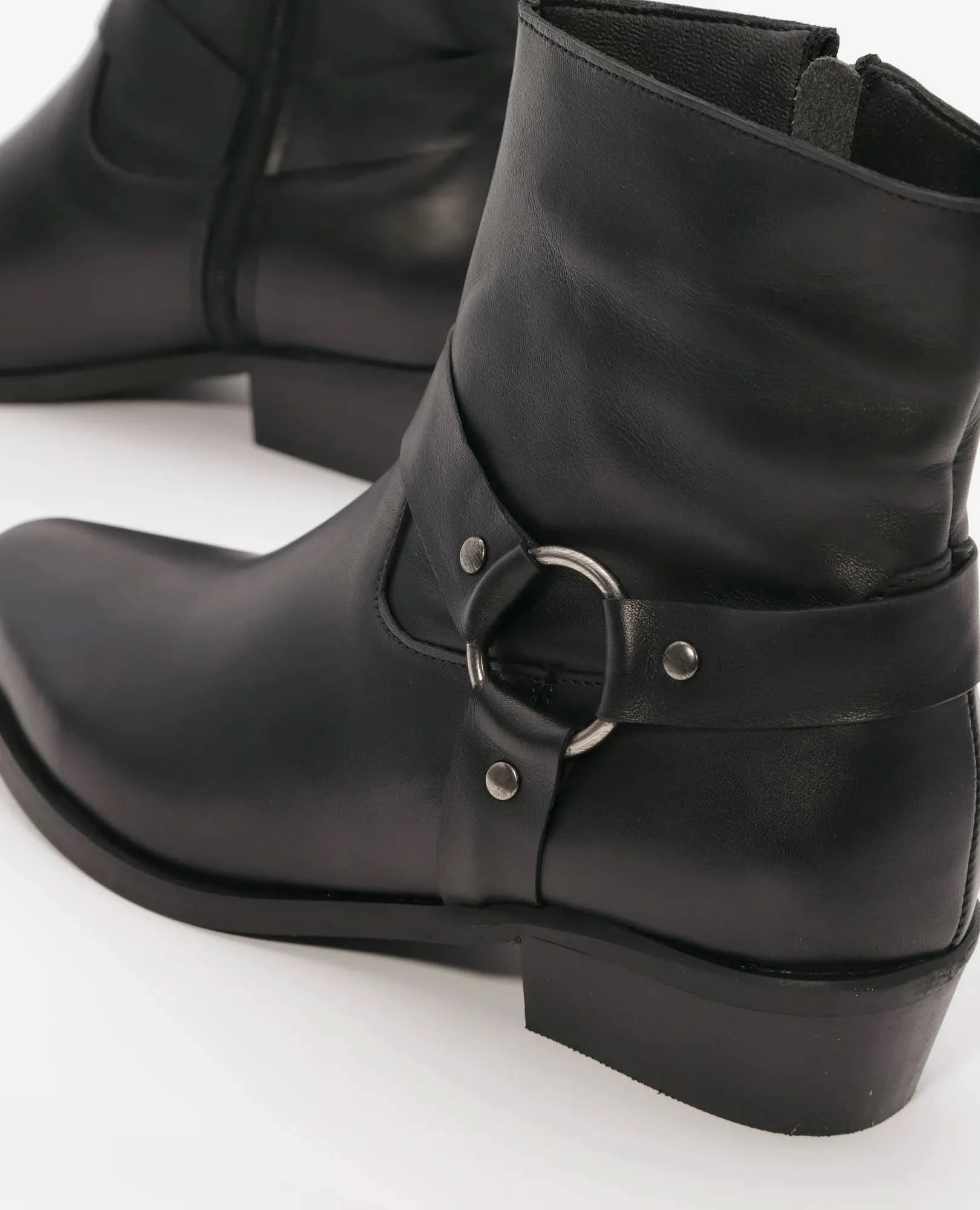 מגפוני עור איכותי בסגנון בוקרים דגם אופל- מגפונים לנשים בי יוניק