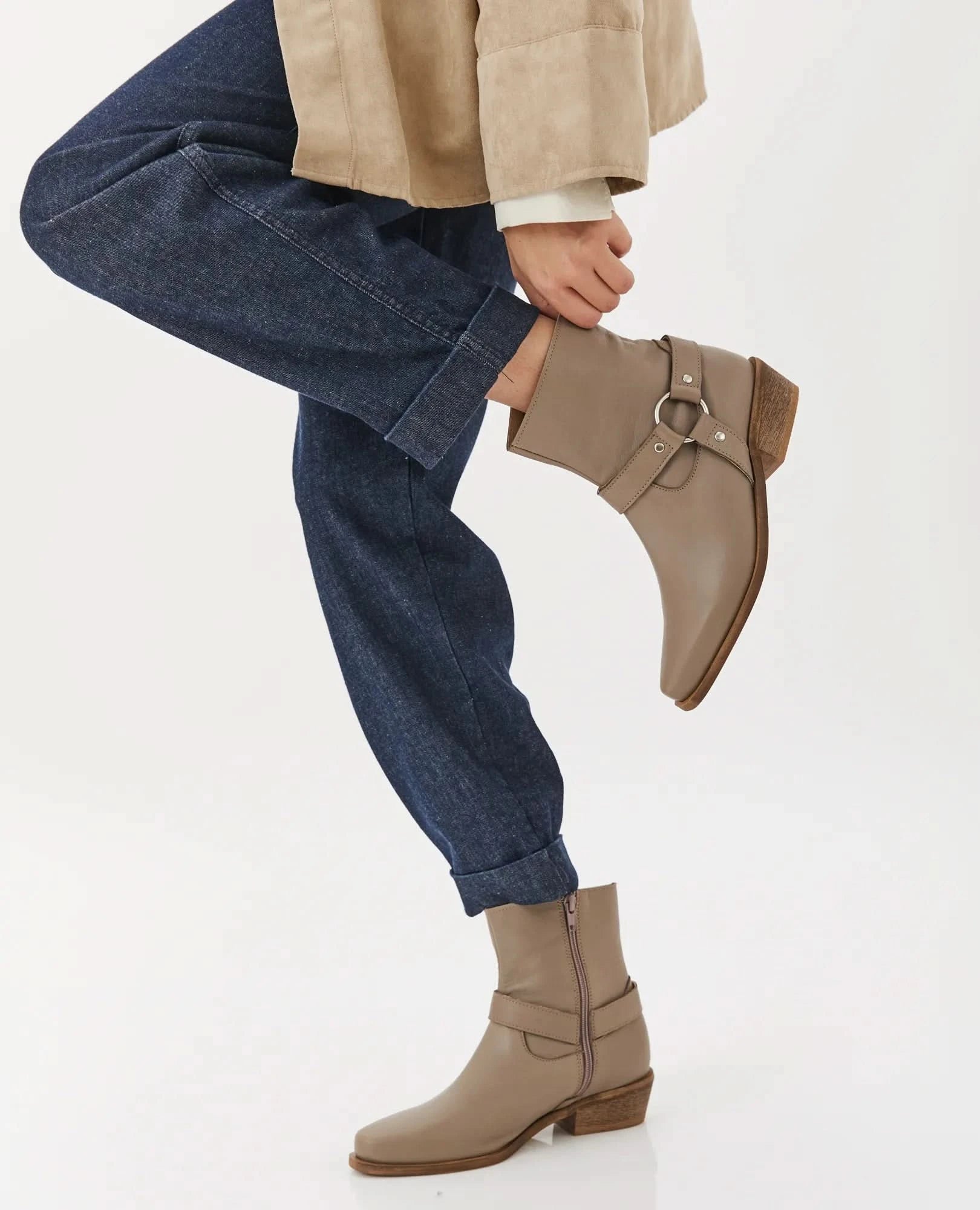 מגפוני עור איכותי בסגנון בוקרים דגם אופל- מגפונים לנשים בי יוניק