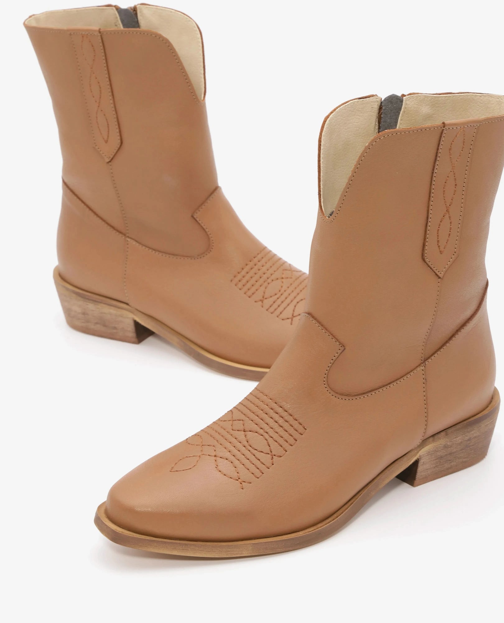 מגפוני עור בסגנון בוקרים דגם ויקטוריה | מגפונים לנשים בי יוניק