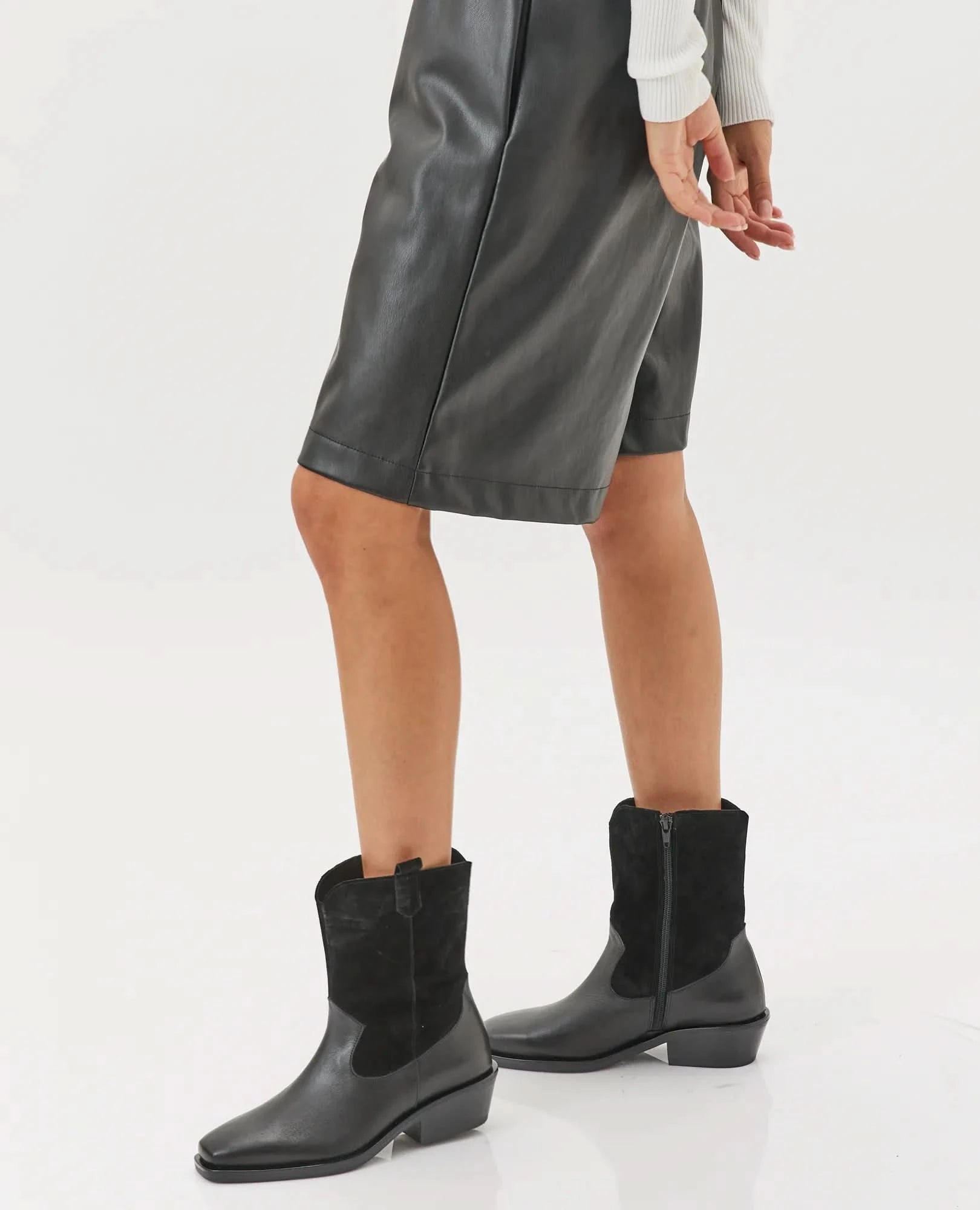 מגפוני בוקרים מעור בשילוב זמש- דגם תבור- בחנויות ובאתר בי יוניק