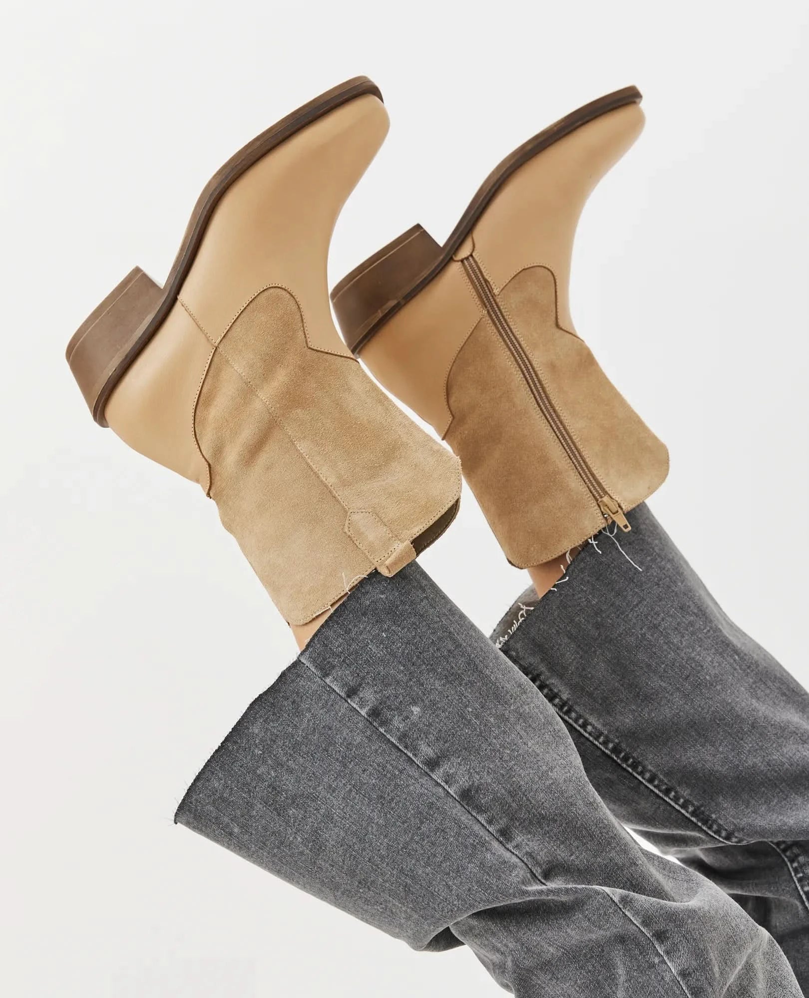 מגפוני בוקרים מעור בשילוב זמש- דגם תבור- בחנויות ובאתר בי יוניק