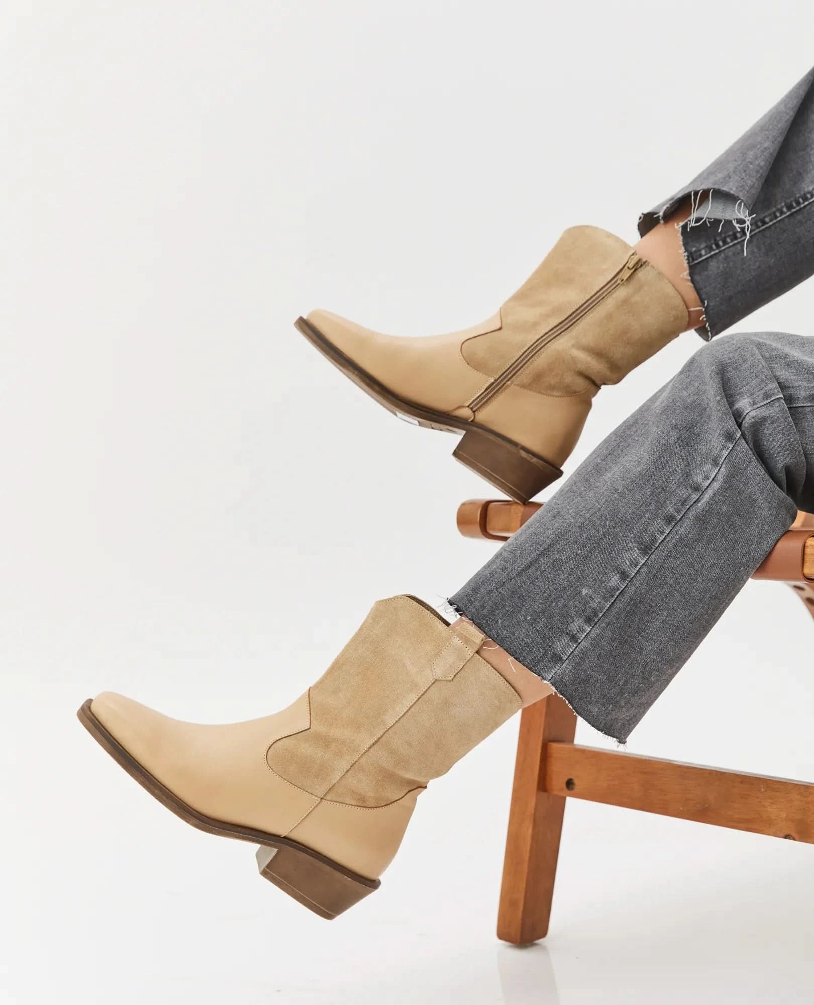 מגפוני בוקרים מעור בשילוב זמש- דגם תבור- בחנויות ובאתר בי יוניק