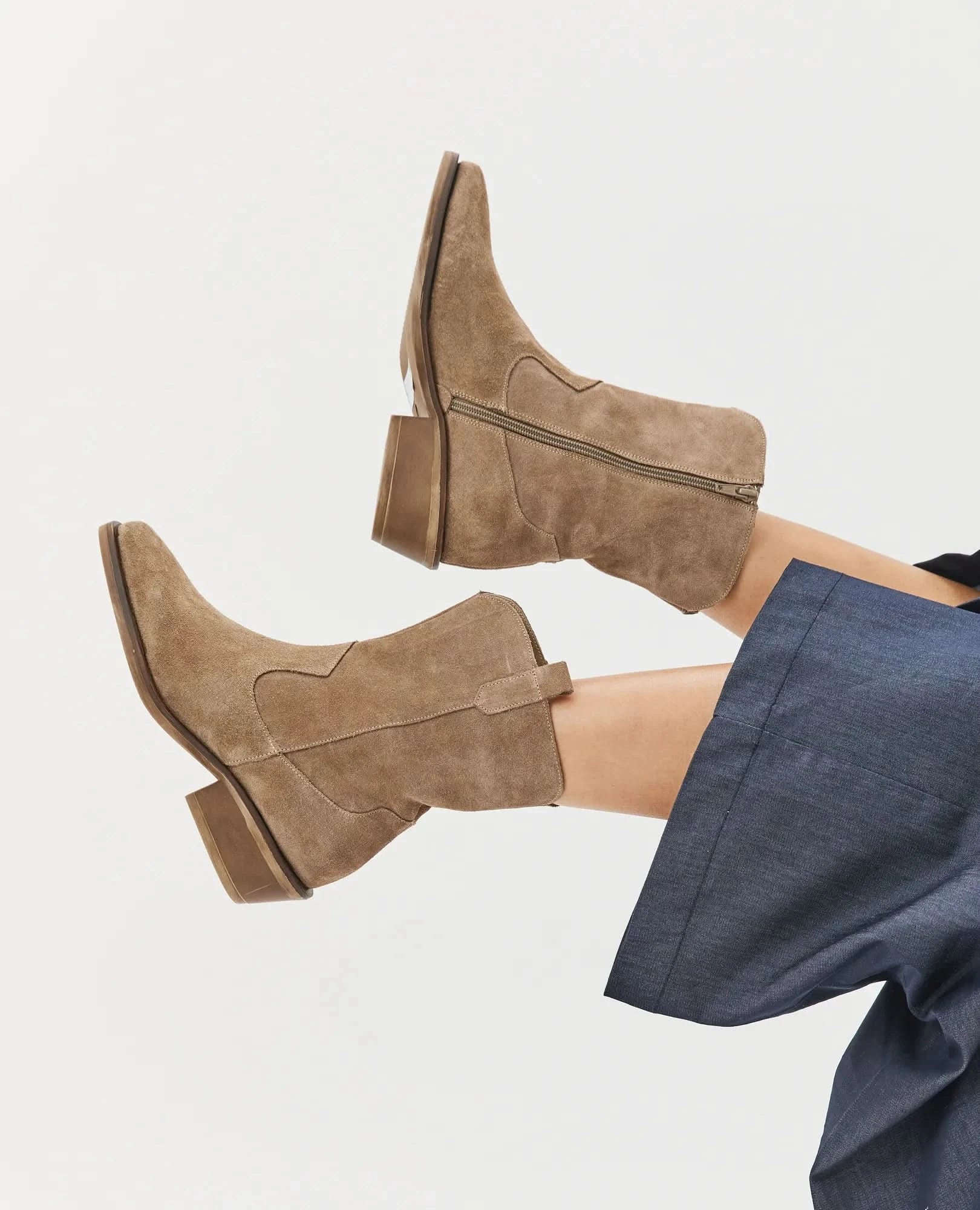 מגפוני בוקרים מעור בשילוב זמש- דגם תבור- בחנויות ובאתר בי יוניק