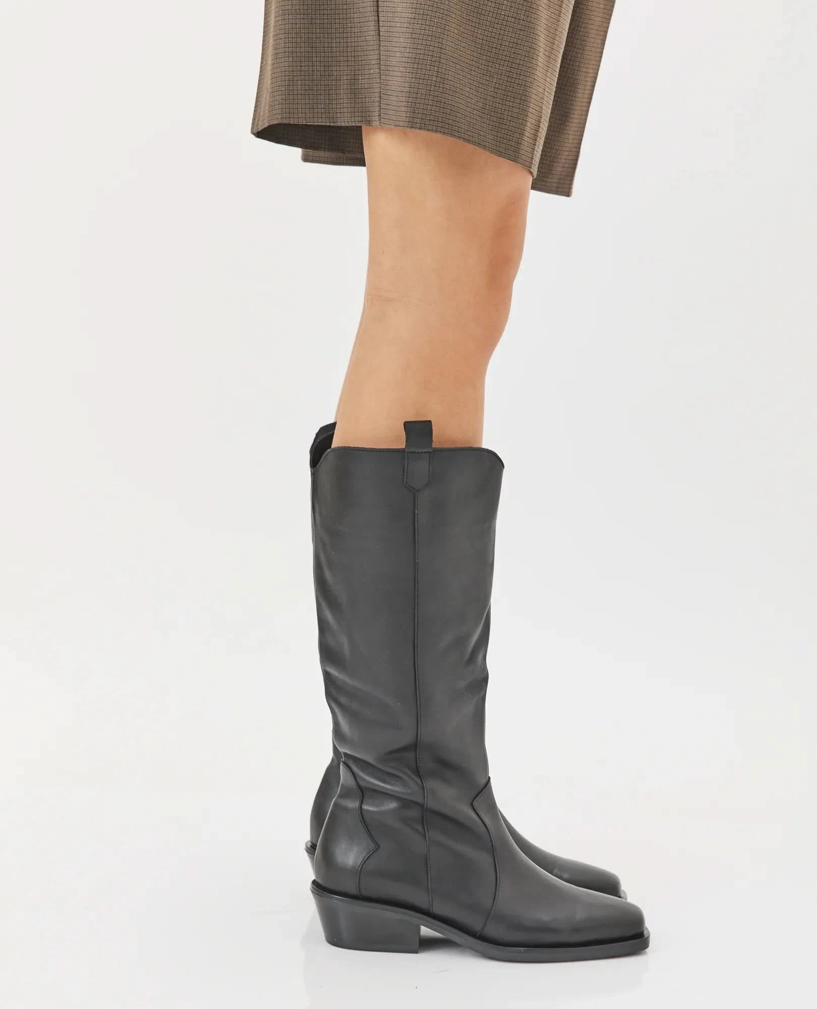 מגפי עור בעיצוב בוקרים קלאסי דגם יסמין | מגפיים לנשים בי יוניק