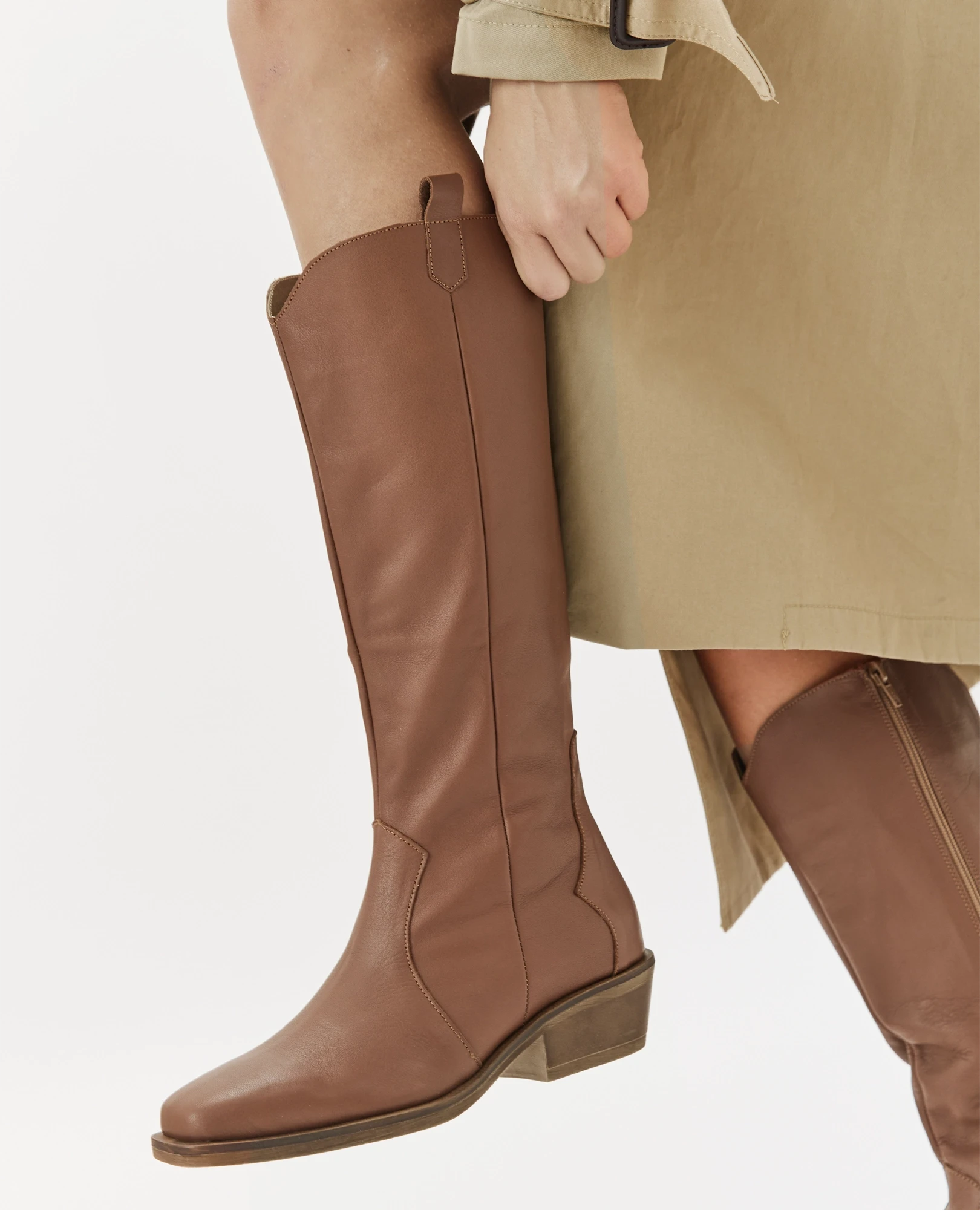 מגפי עור בעיצוב בוקרים קלאסי דגם יסמין | מגפיים לנשים בי יוניק