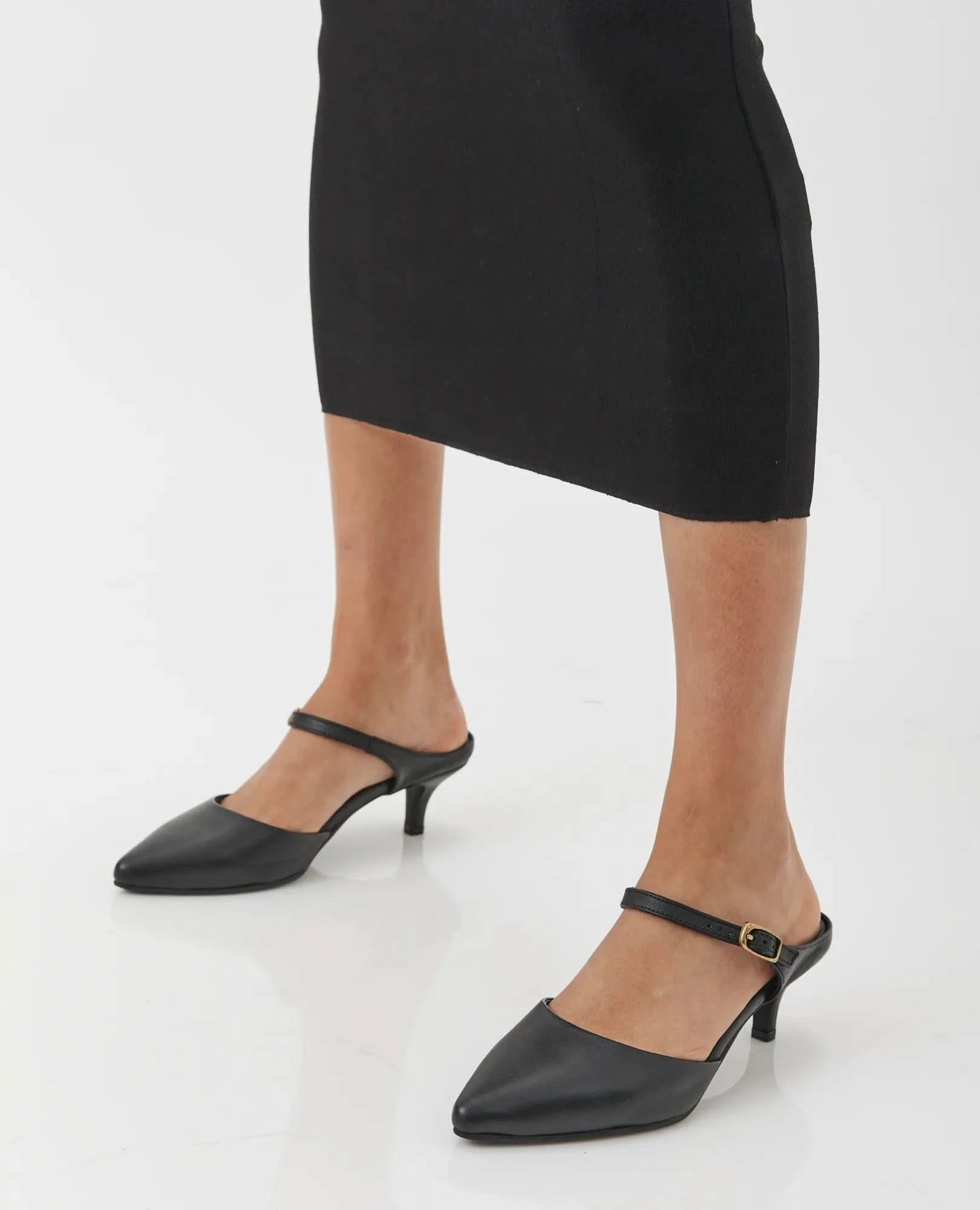 כפכפי עקב לנשים מעור איכותי דגם שיר- בחנויות ובאתר בי יוניק