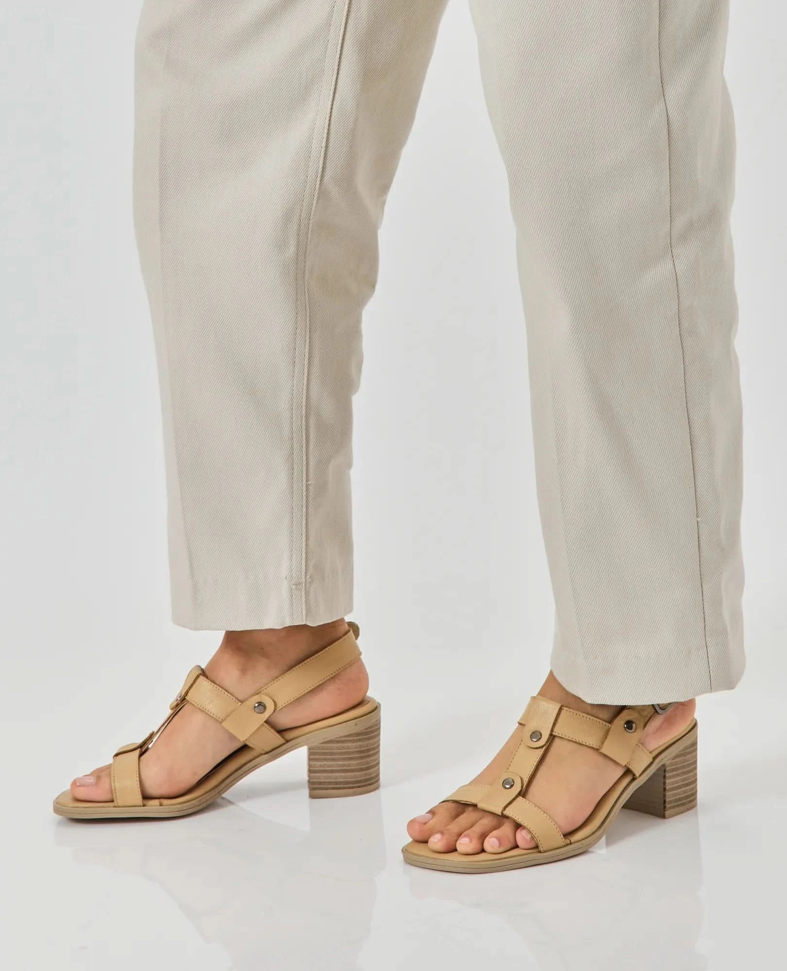 סנדלי עקב - ארת'ה - B Unique - סנדלים