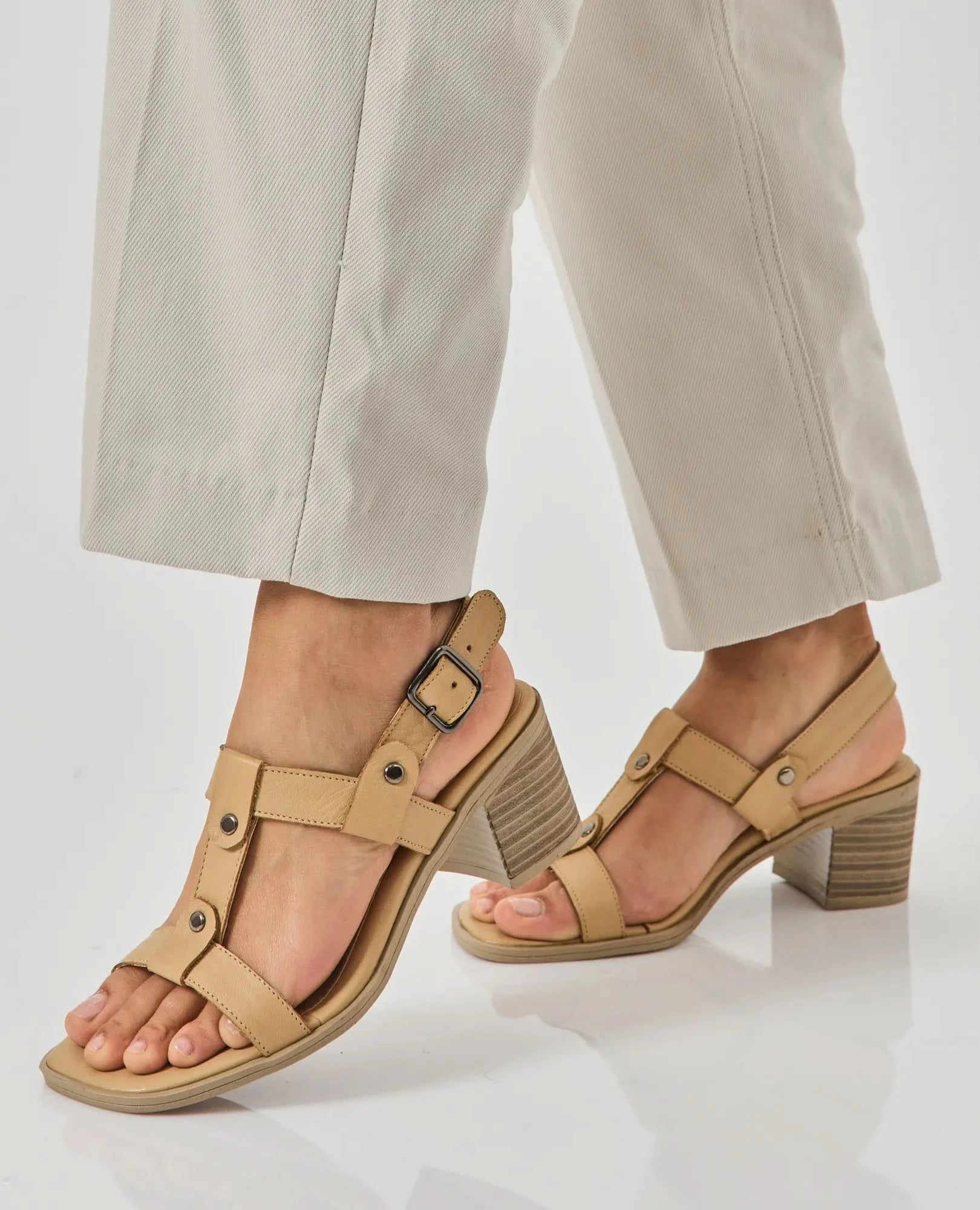 סנדלי עקב - ארת'ה - B Unique - סנדלים