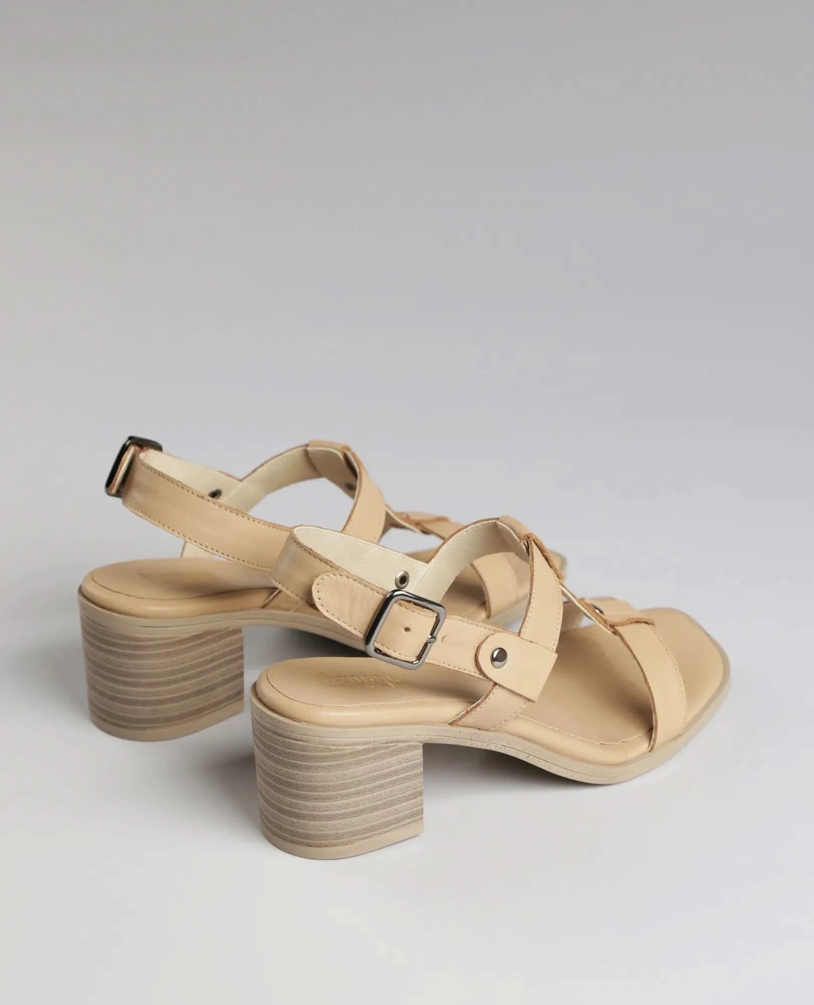 סנדלי עקב - ארת'ה - B Unique