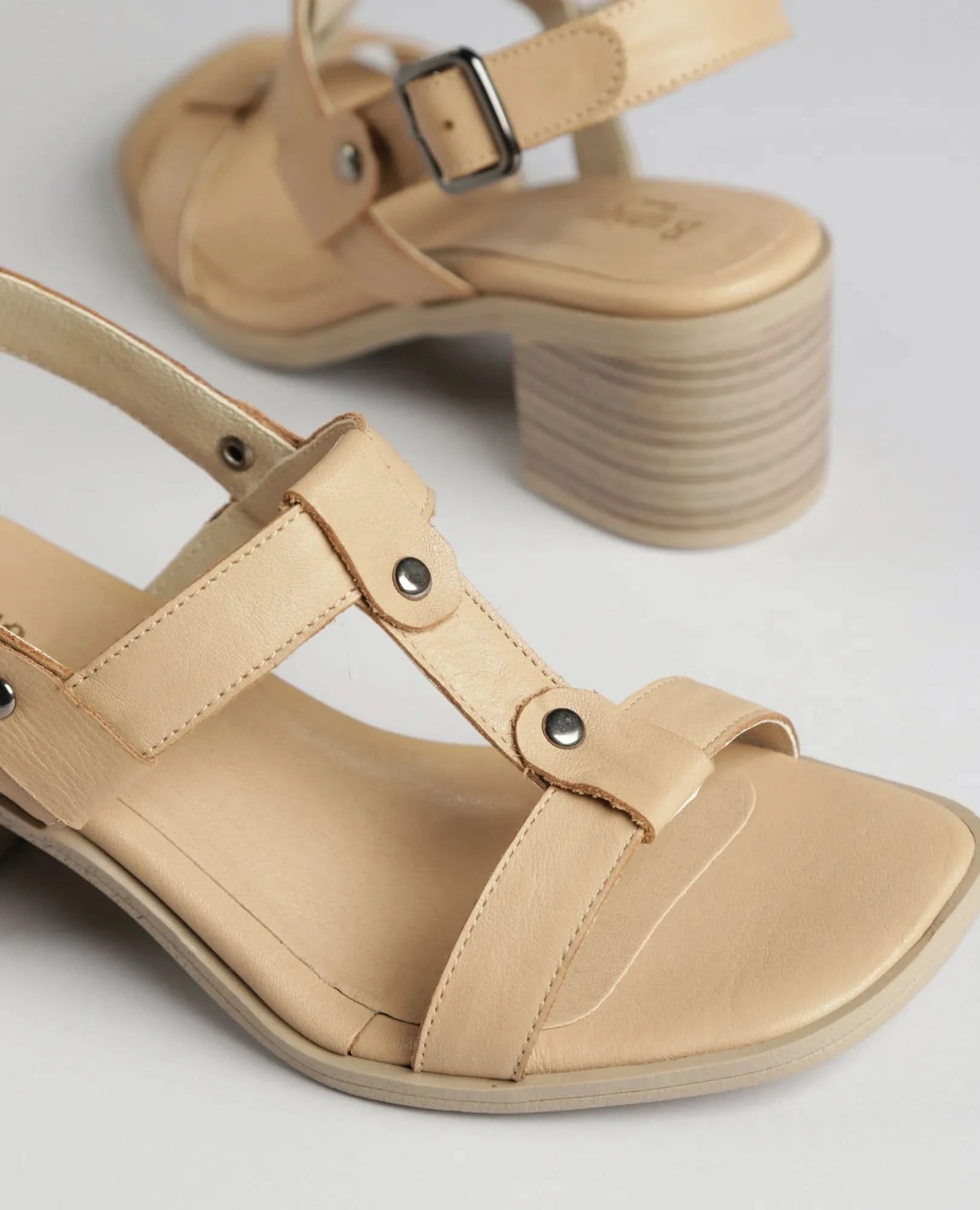 סנדלי עקב - ארת'ה - B Unique