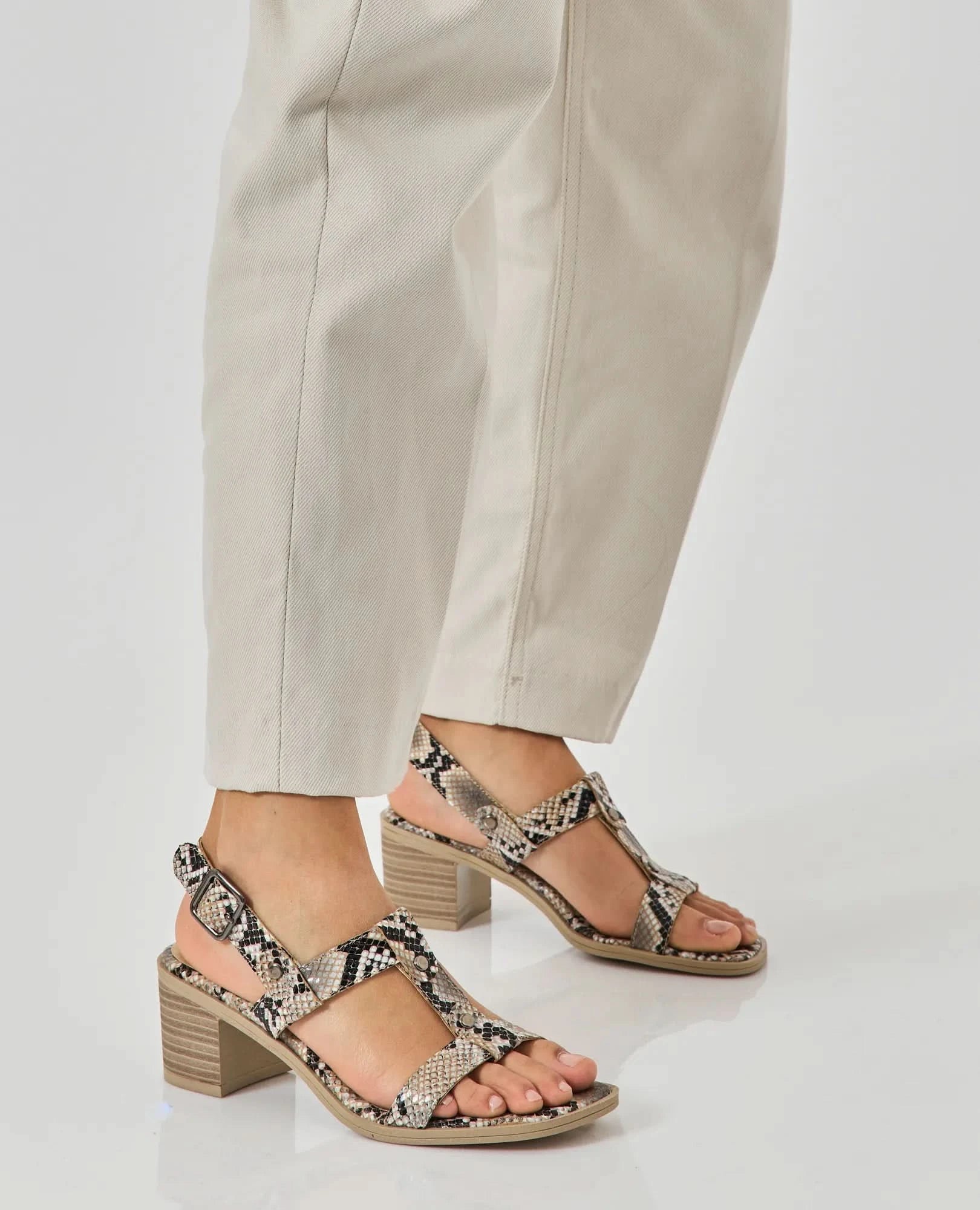 סנדלי עקב - ארת'ה - B Unique - סנדלים