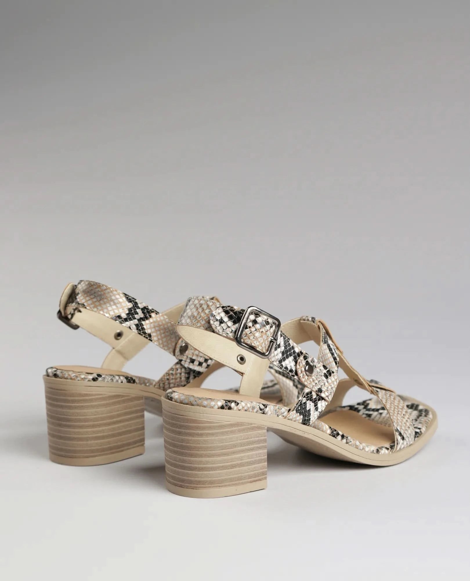 סנדלי עקב - ארת'ה - B Unique