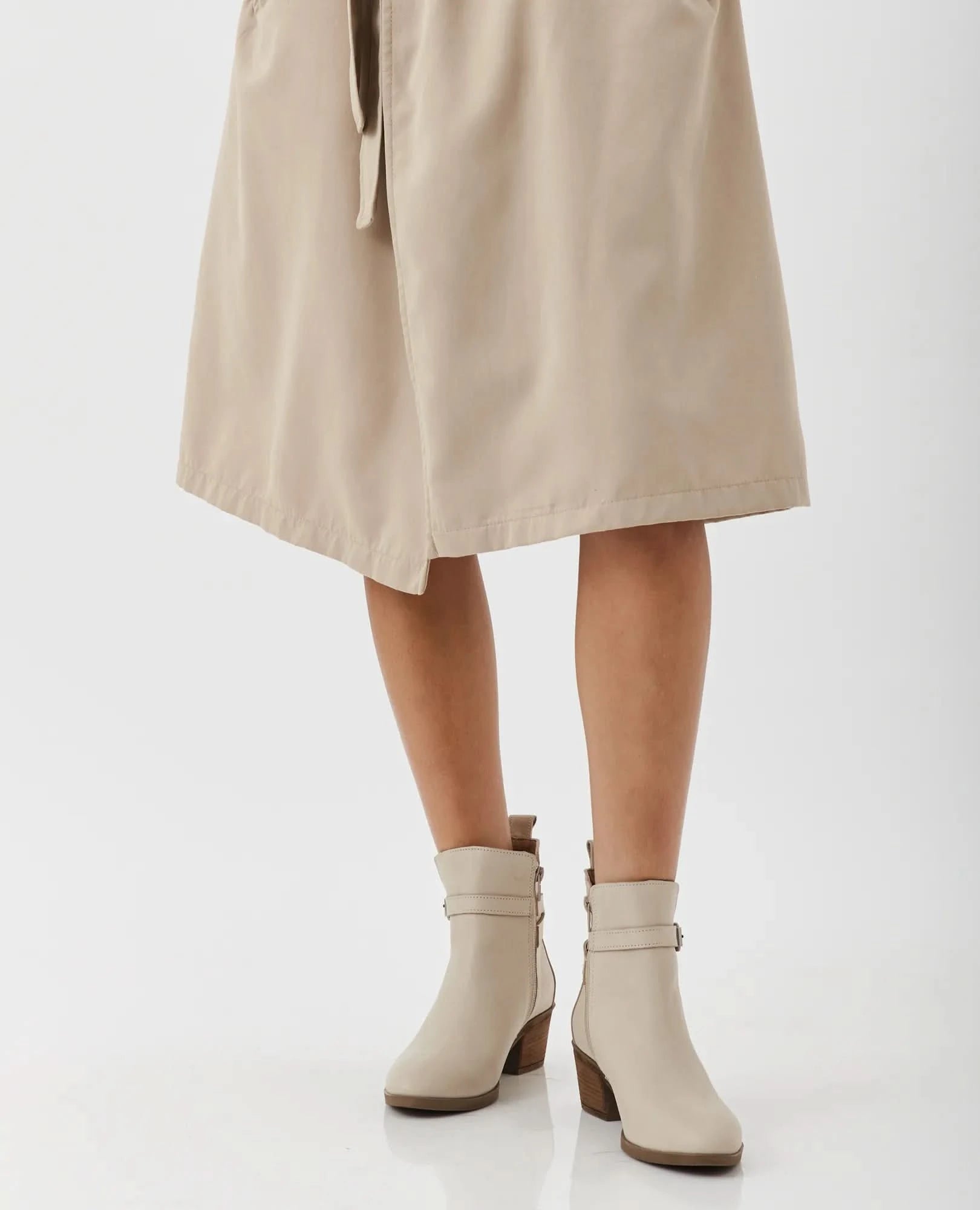 מגפוני עור איכותי עם רצועת אבזם דגם ליאור | מגפונים לנשים בי יוניק