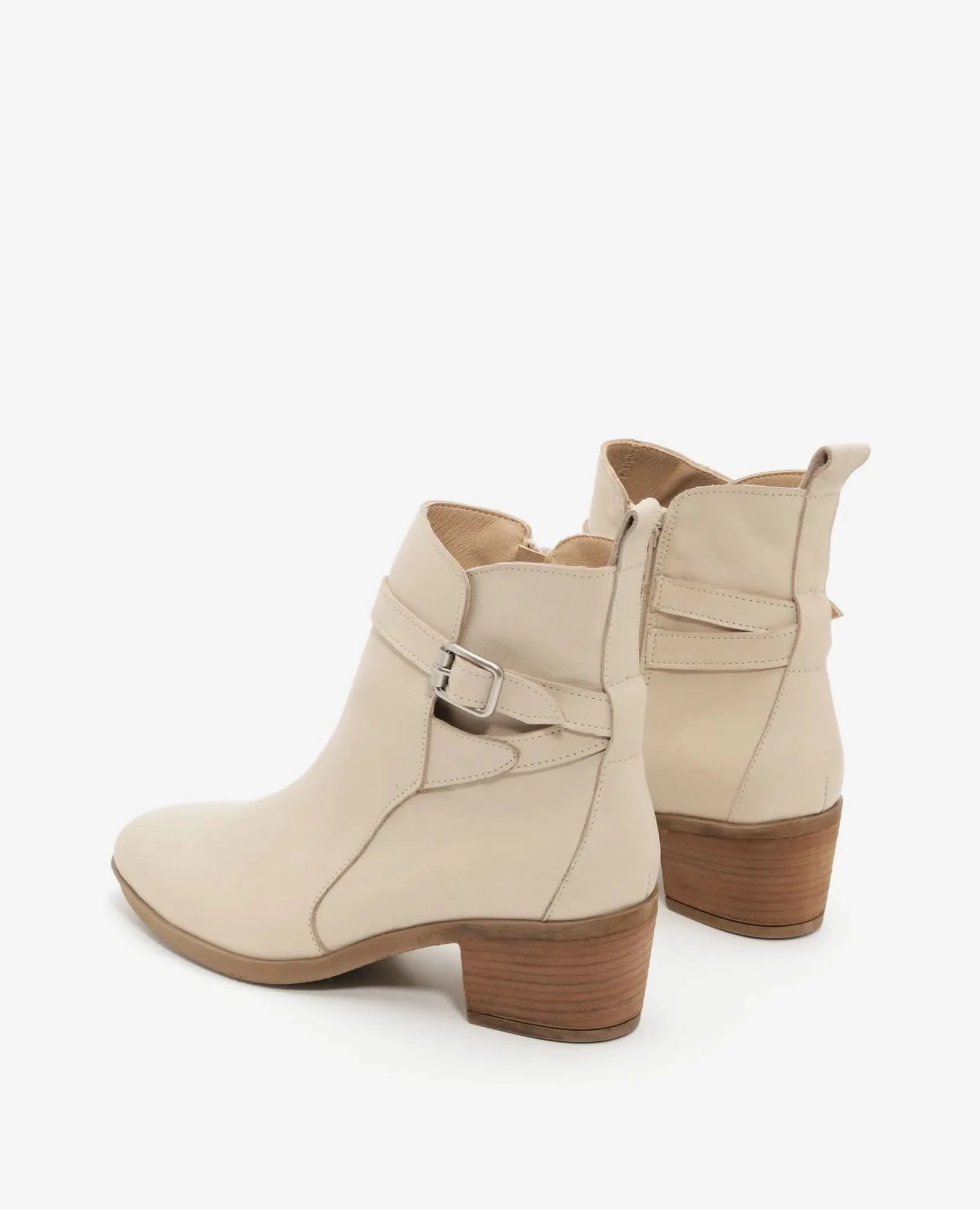 מגפוני עור איכותי עם רצועת אבזם דגם ליאור | מגפונים לנשים בי יוניק