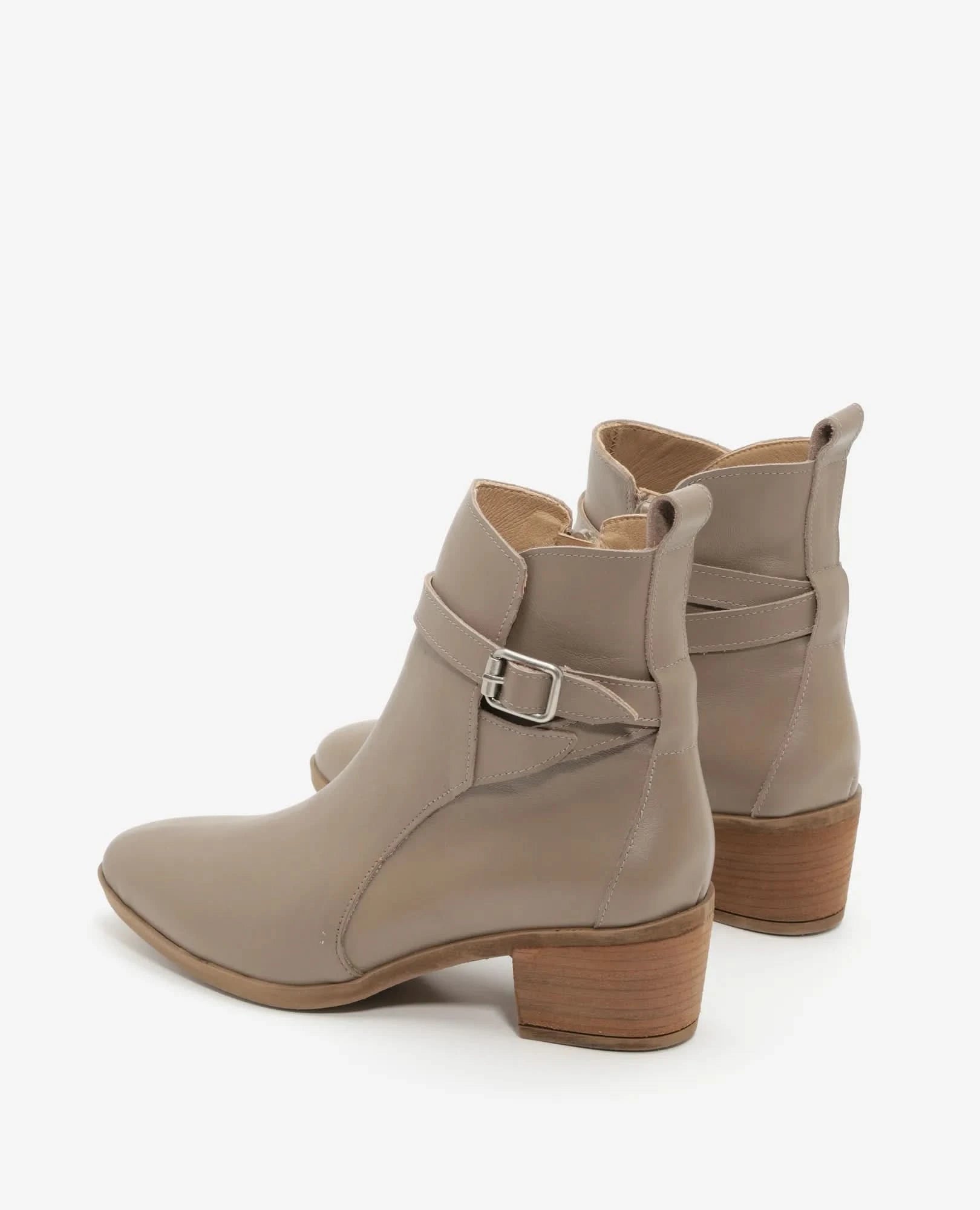 מגפוני עור איכותי עם רצועת אבזם דגם ליאור | מגפונים לנשים בי יוניק