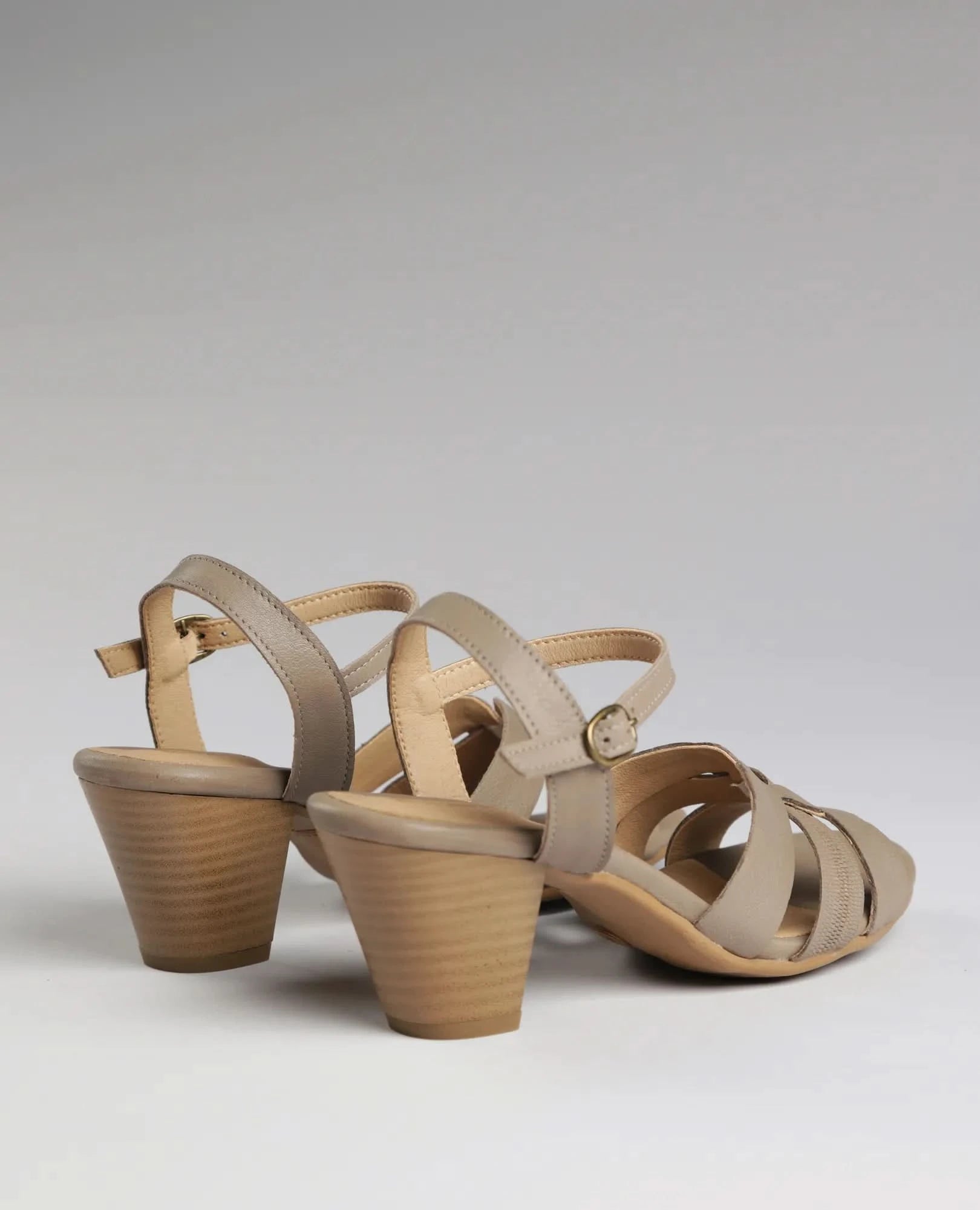 סנדלי עקב - סיגורני - B Unique