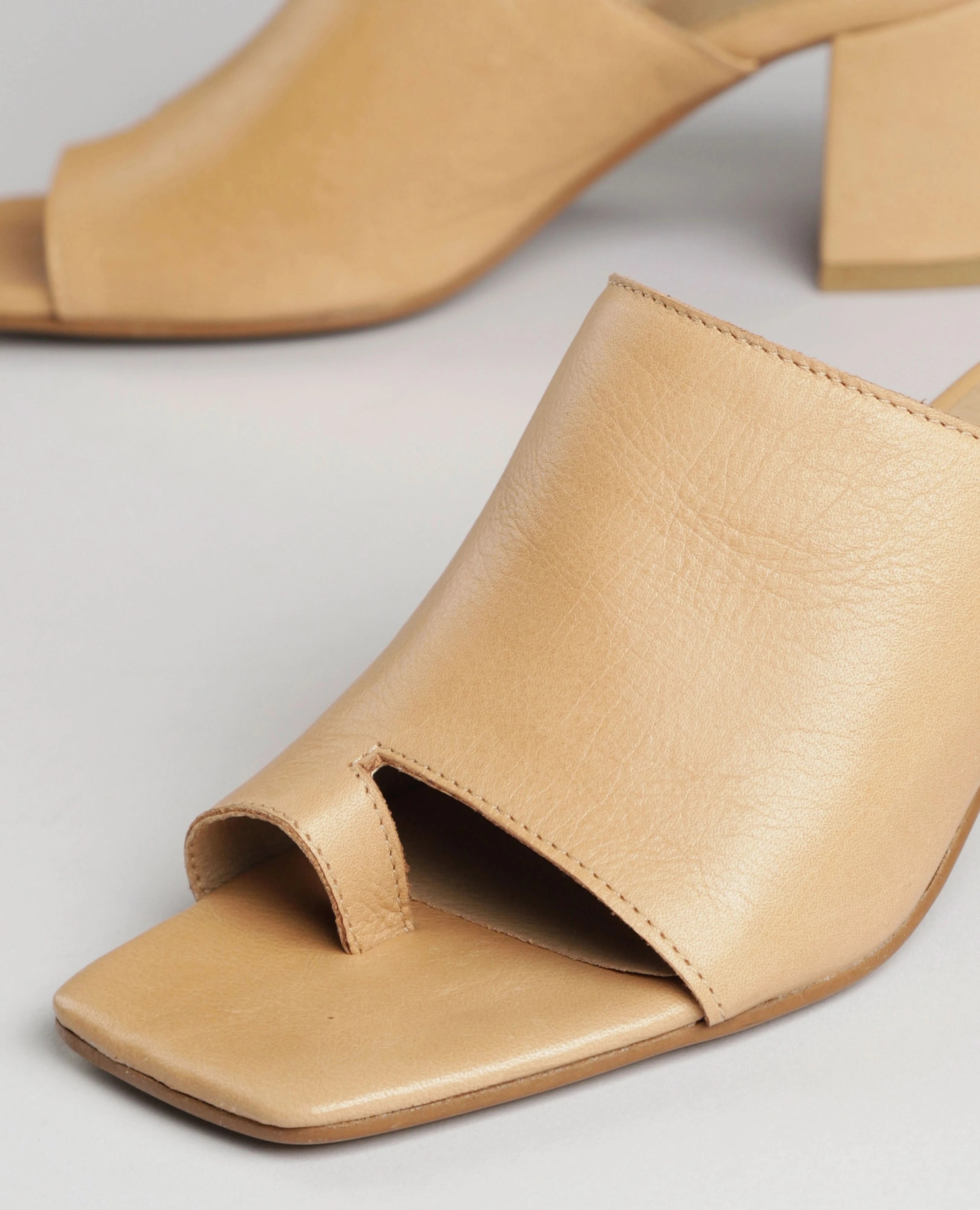 כפכפי עקב - סמנתה - B Unique