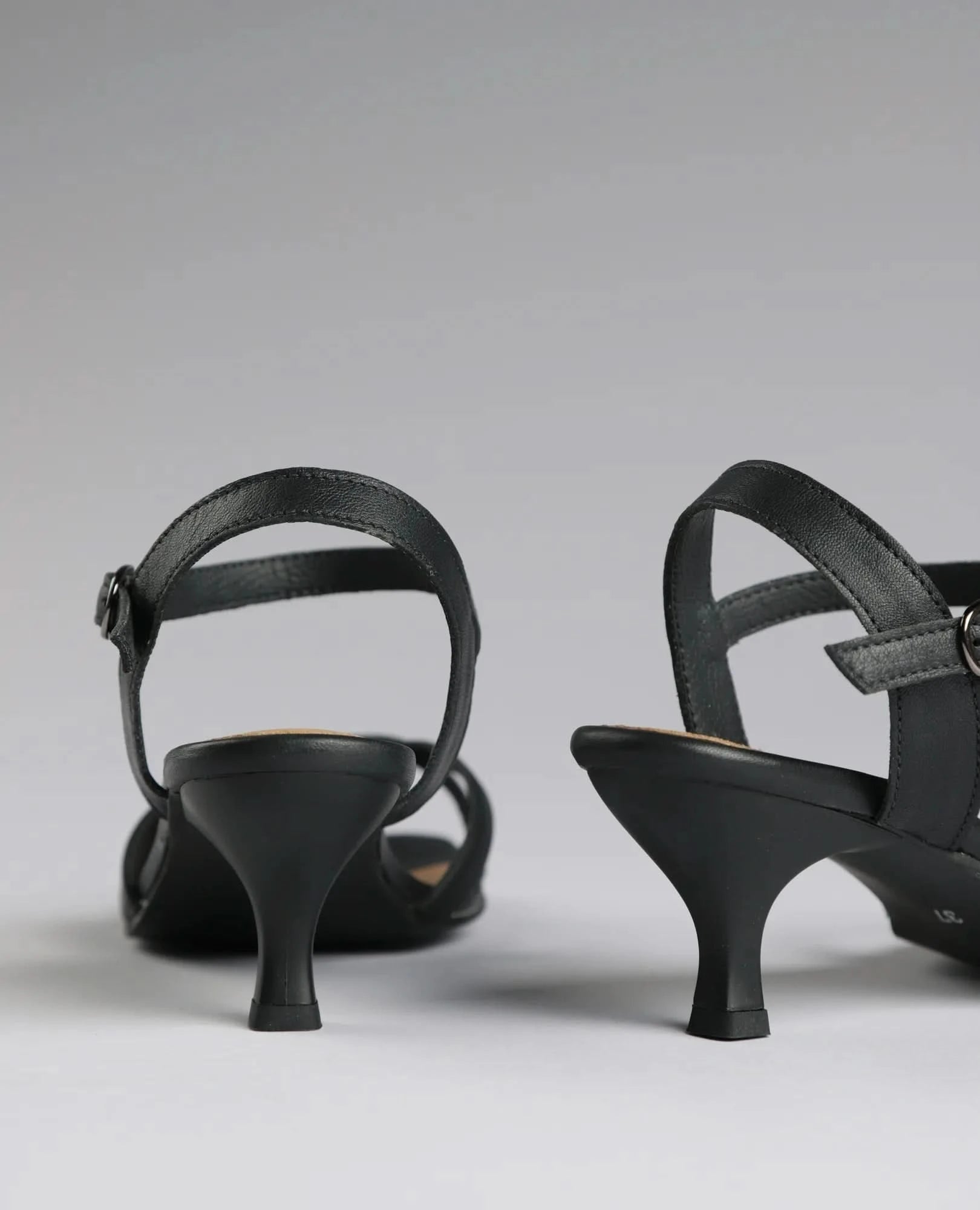 סנדלי עקב - קייט - B Unique - סנדלי עקב