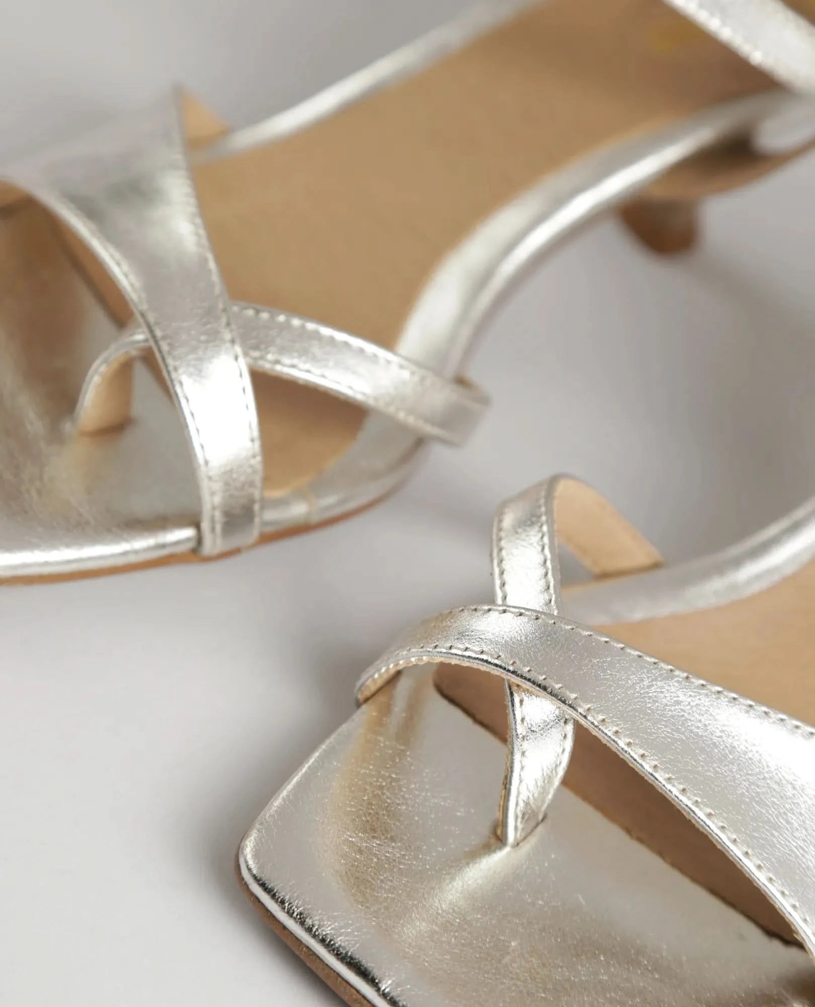 סנדלי עקב - קייט - B Unique - סנדלי עקב