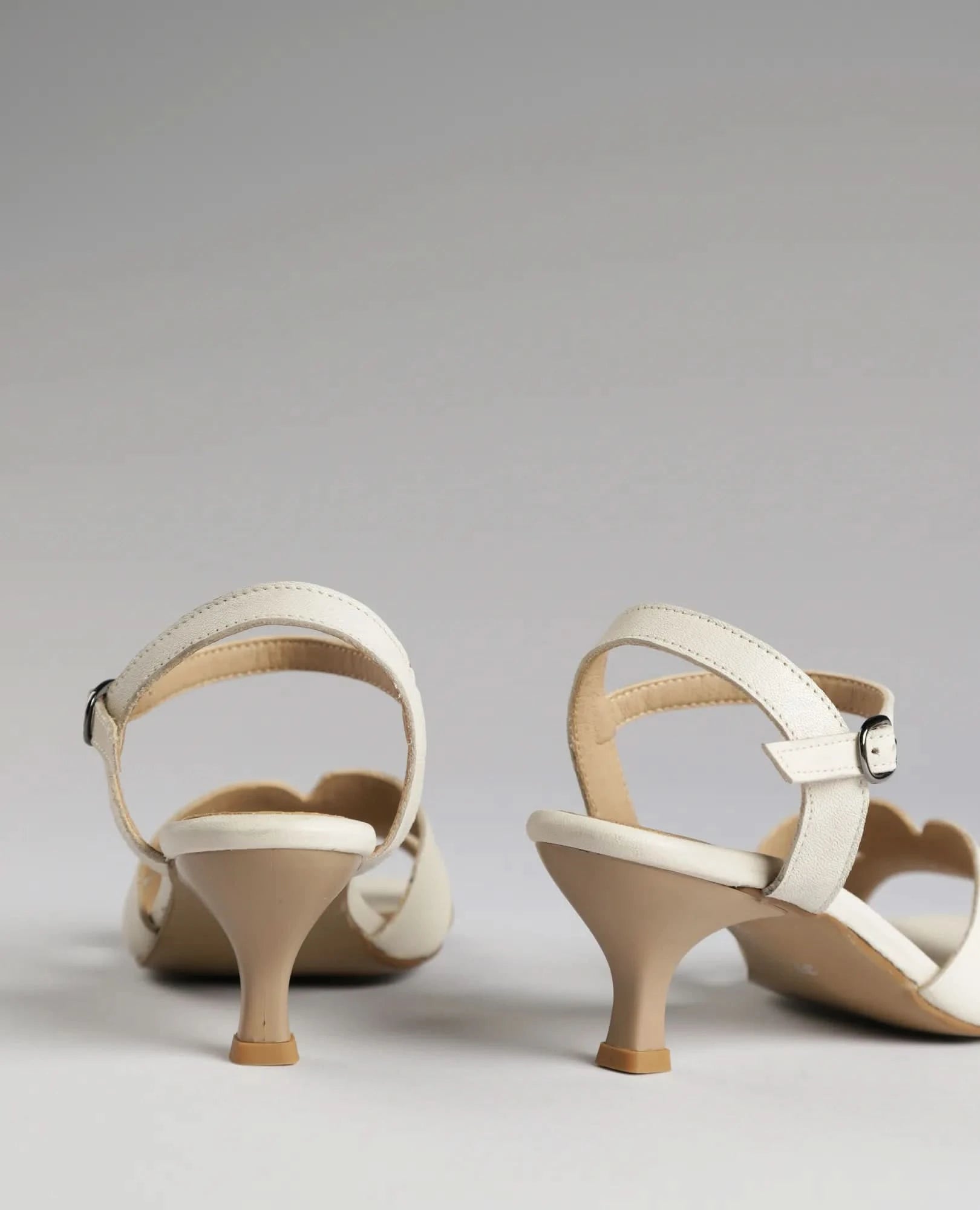 סנדלי עקב - קלרה - B Unique