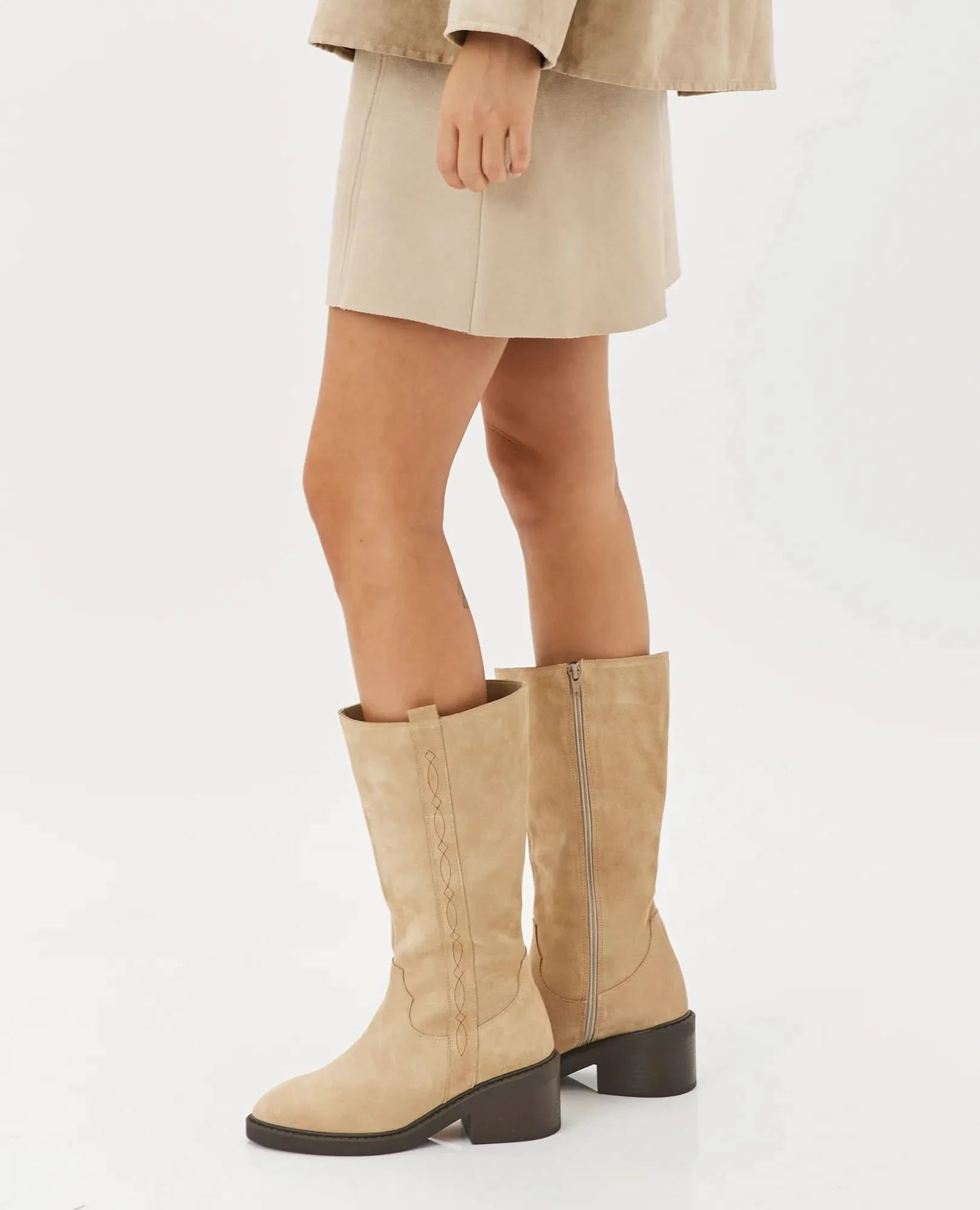 מגפיים קלאסיים מעור זמש איכותי דגם פאולה | מגפיים לנשים בי יוניק